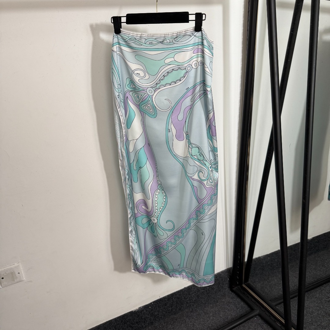 Luxury Abstract Print 2-Piece Set – Halter Top & Midi Skirt