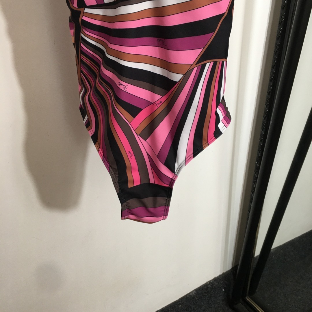 Retro Geometric Print V-Neck One-Piece Swimsuit – Pink & Brown