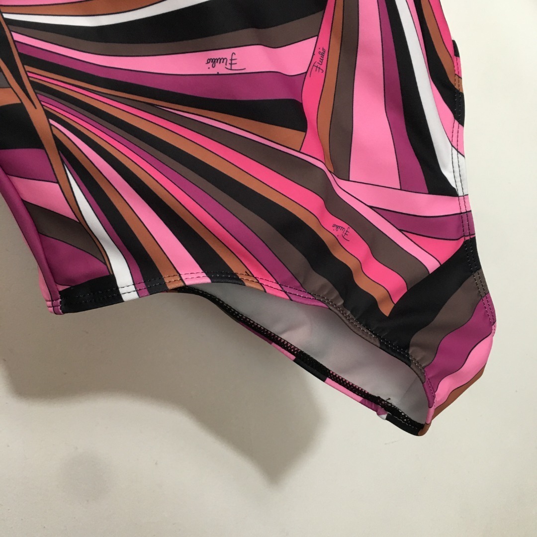 Retro Geometric Print V-Neck One-Piece Swimsuit – Pink & Brown