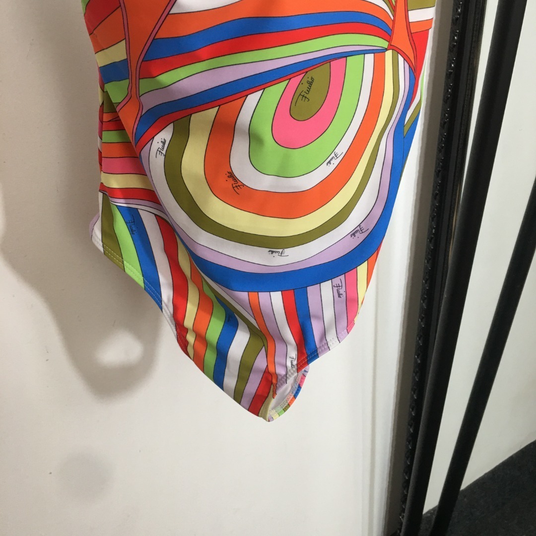 Vibrant Retro Swirl Print One-Shoulder One-Piece Swimsuit