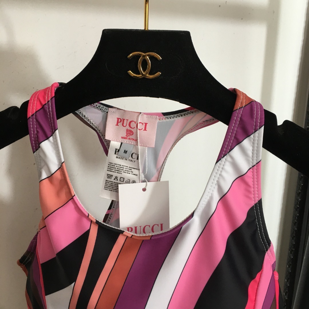 Pucci Abstract Print Activewear Set – Pink Sports Bra & Leggings