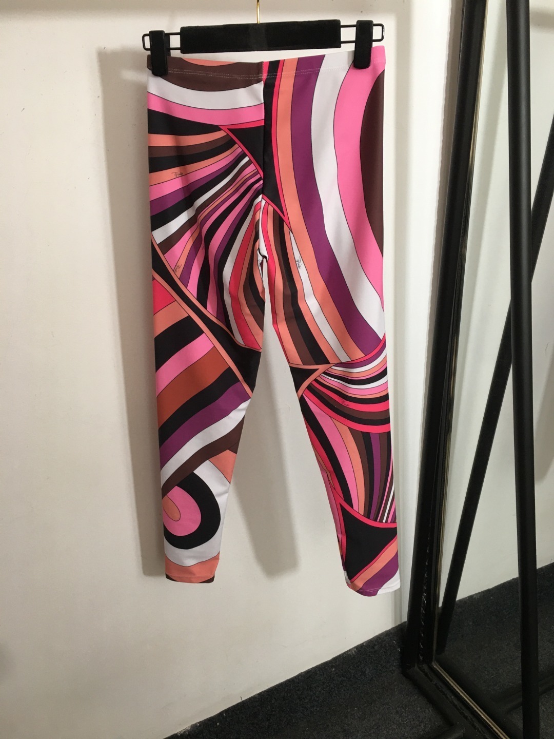 Pucci Abstract Print Activewear Set – Pink Sports Bra & Leggings