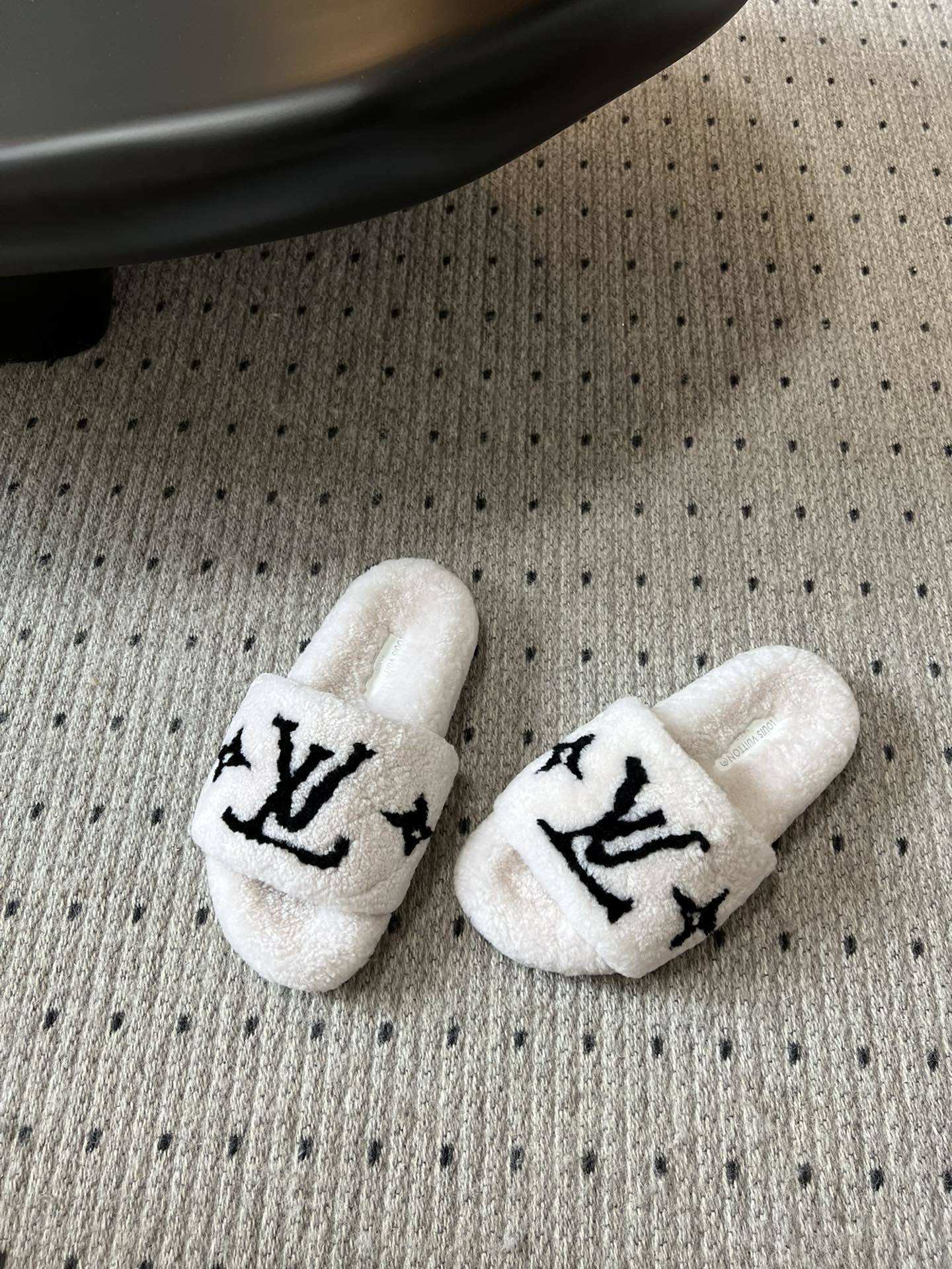 Louis Vuitton Shearling Paseo Flat Comfort Slides Slippers
