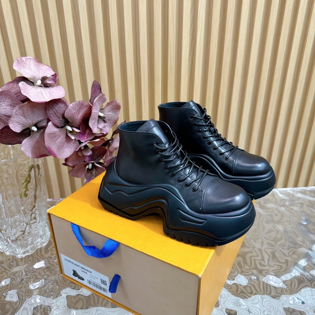 Women's Black Leather Chunky Platform Ankle Boots - Wavy Sole