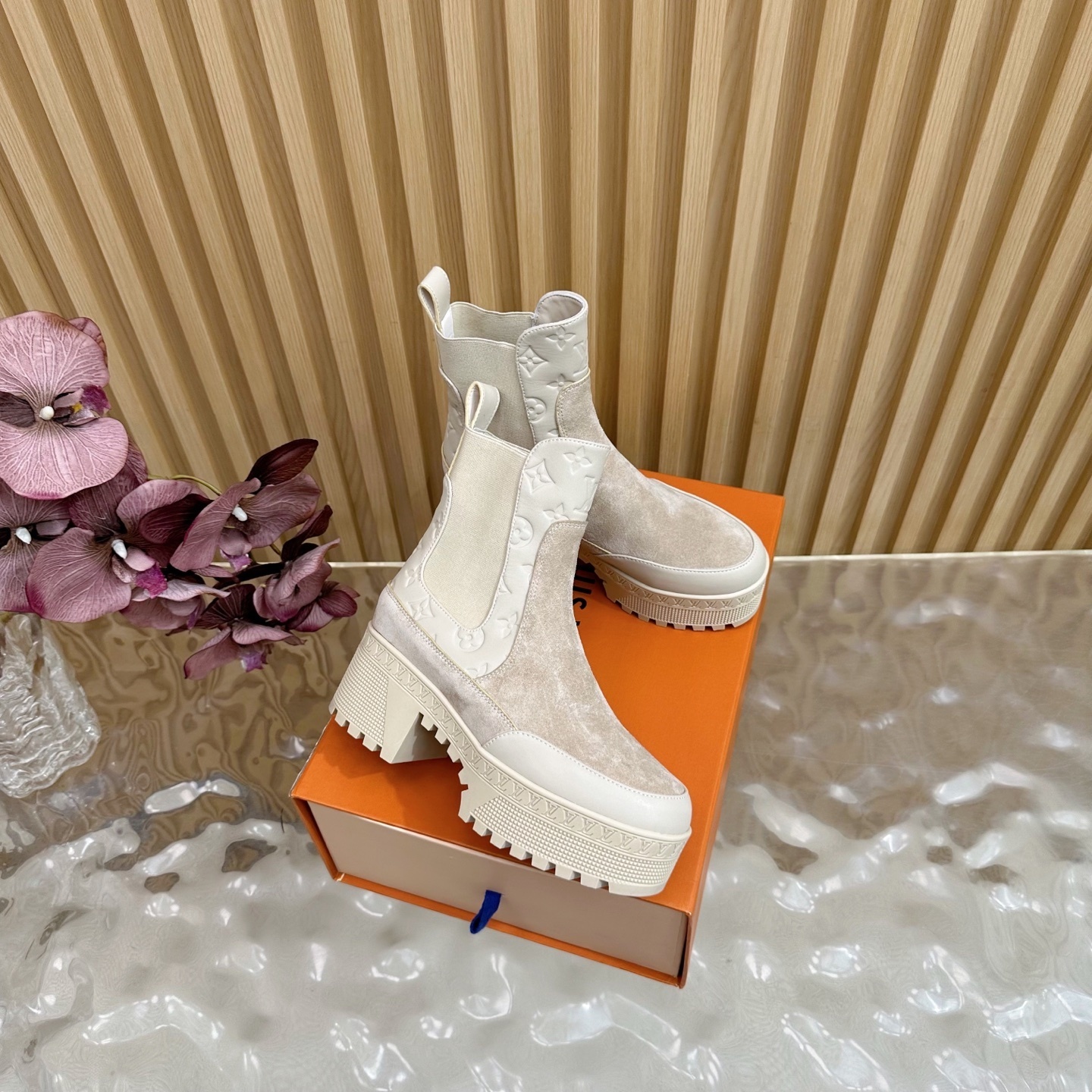 Women's Luxury Monogram Platform Chelsea Ankle Boots - Cream