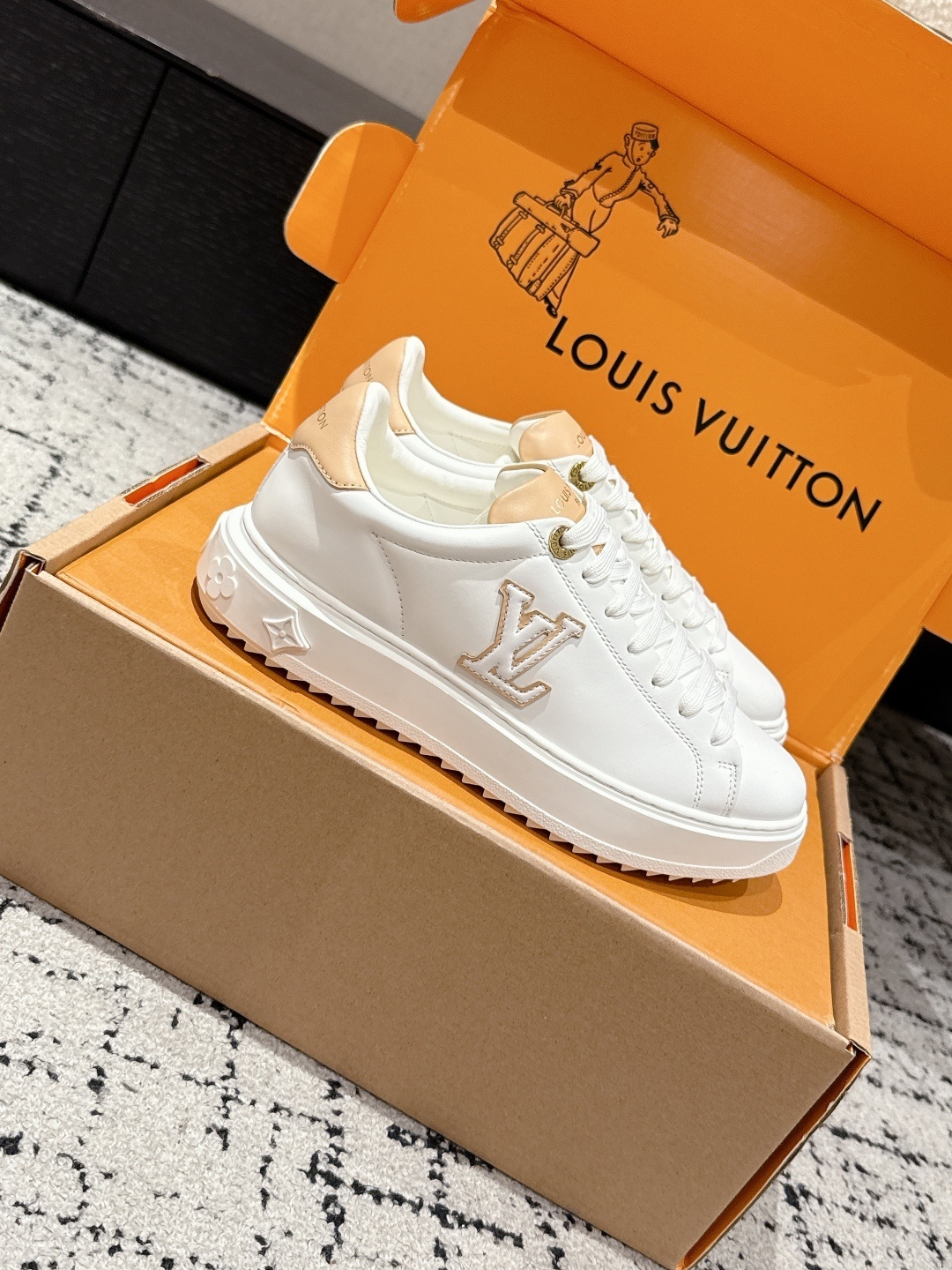 Louis Vuitton Women's White Leather Frontrow Low-Top Sneakers