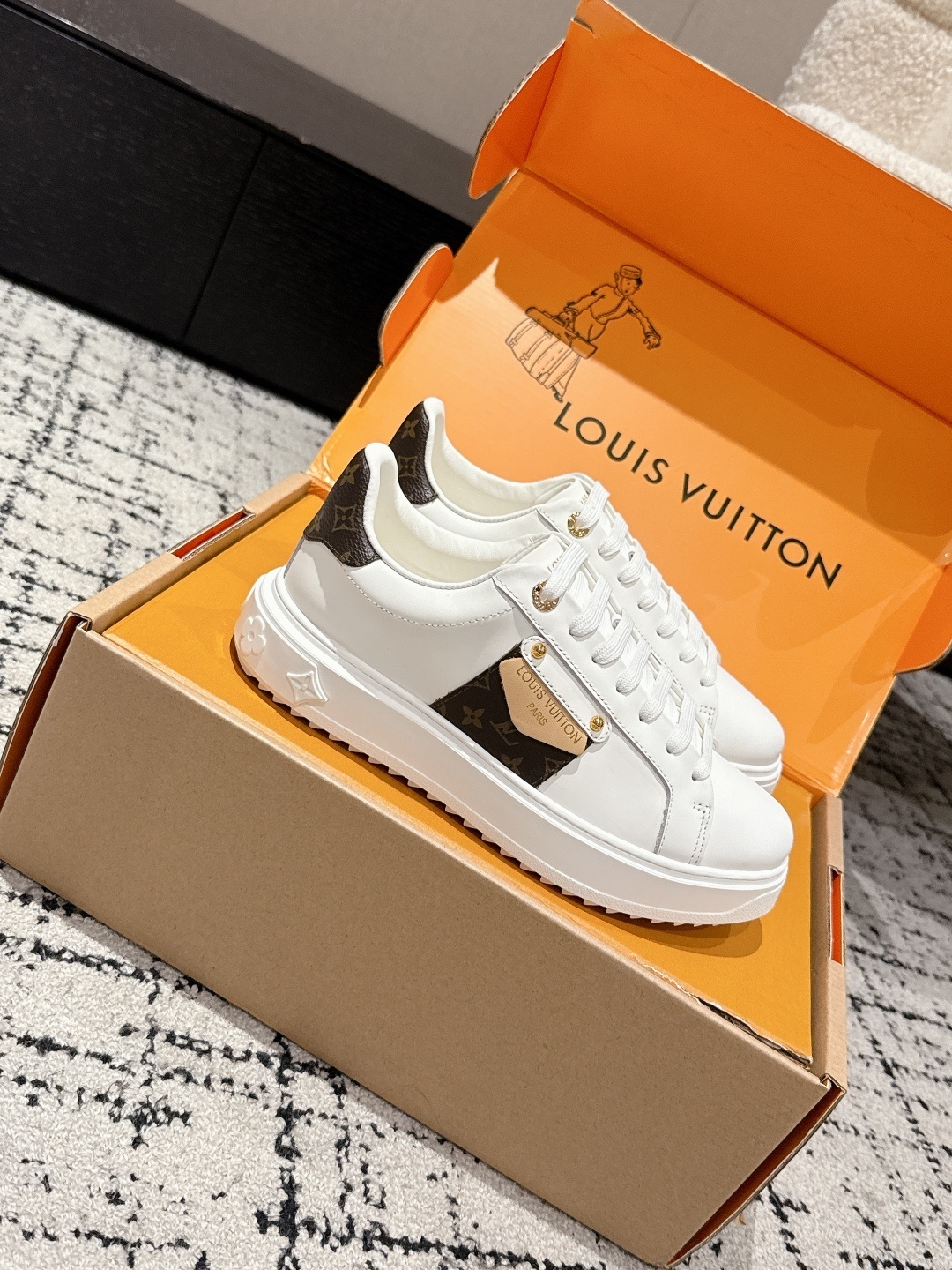 Louis Vuitton White Leather Sneakers with Gold-Tone Hardware
