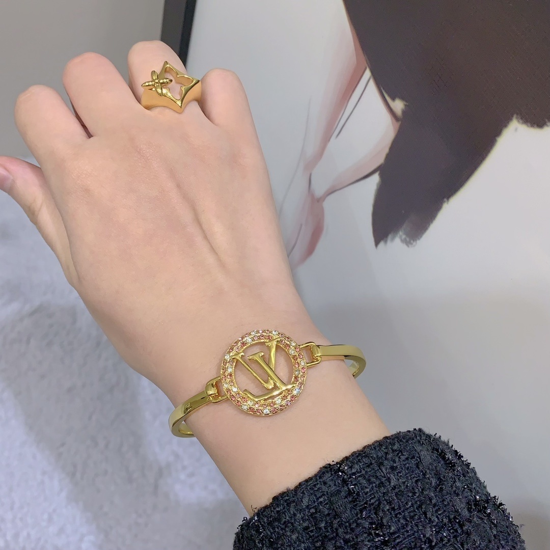 LV Premium Gold Bracelet & Ring Set – Iconic Style