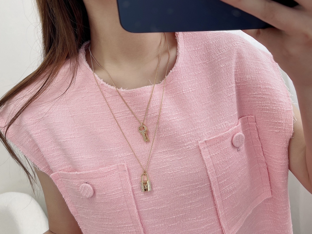 Louis Vuitton Gold Lock & Key Necklace Set – Sparkling Charm