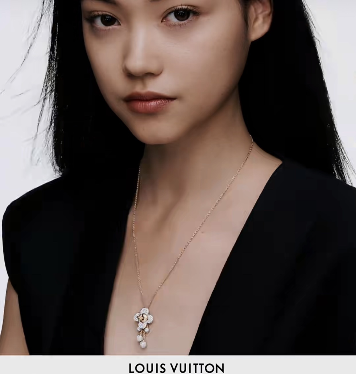 Louis Vuitton Flower Power Necklace – Rose Gold & Pearl