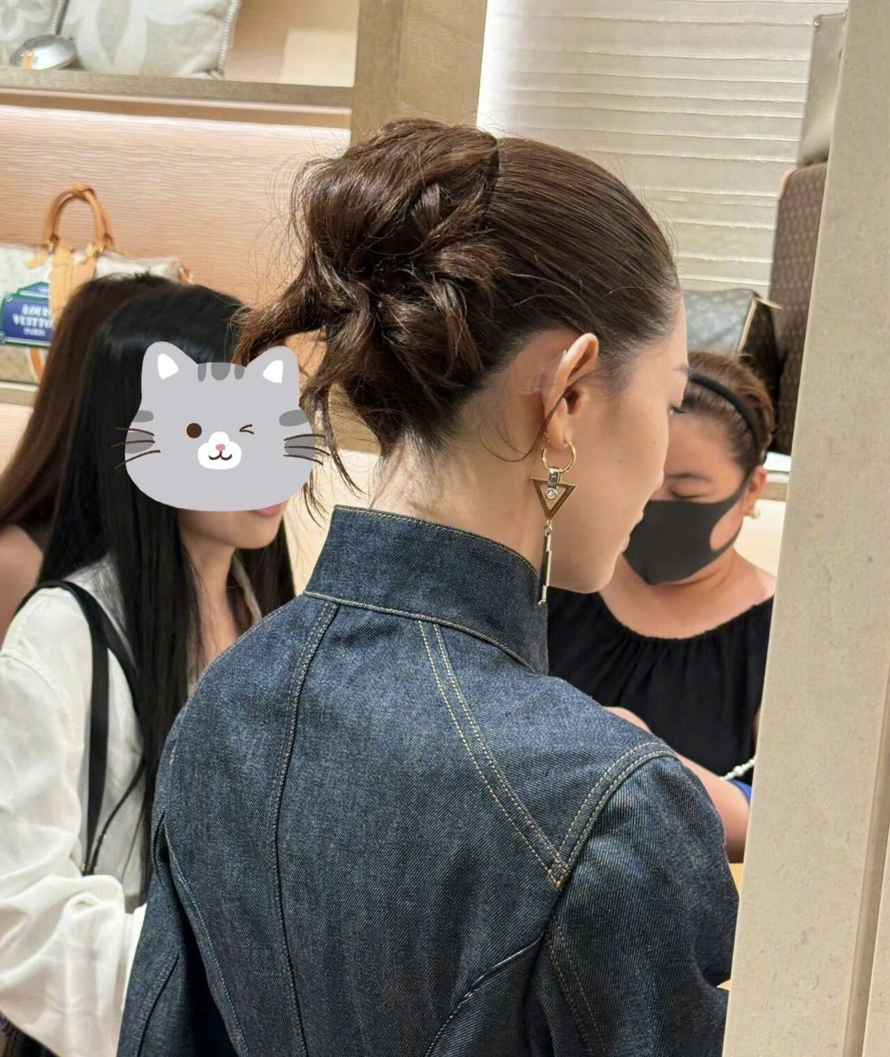 LV Essential V Gold Earrings - Statement Dangles