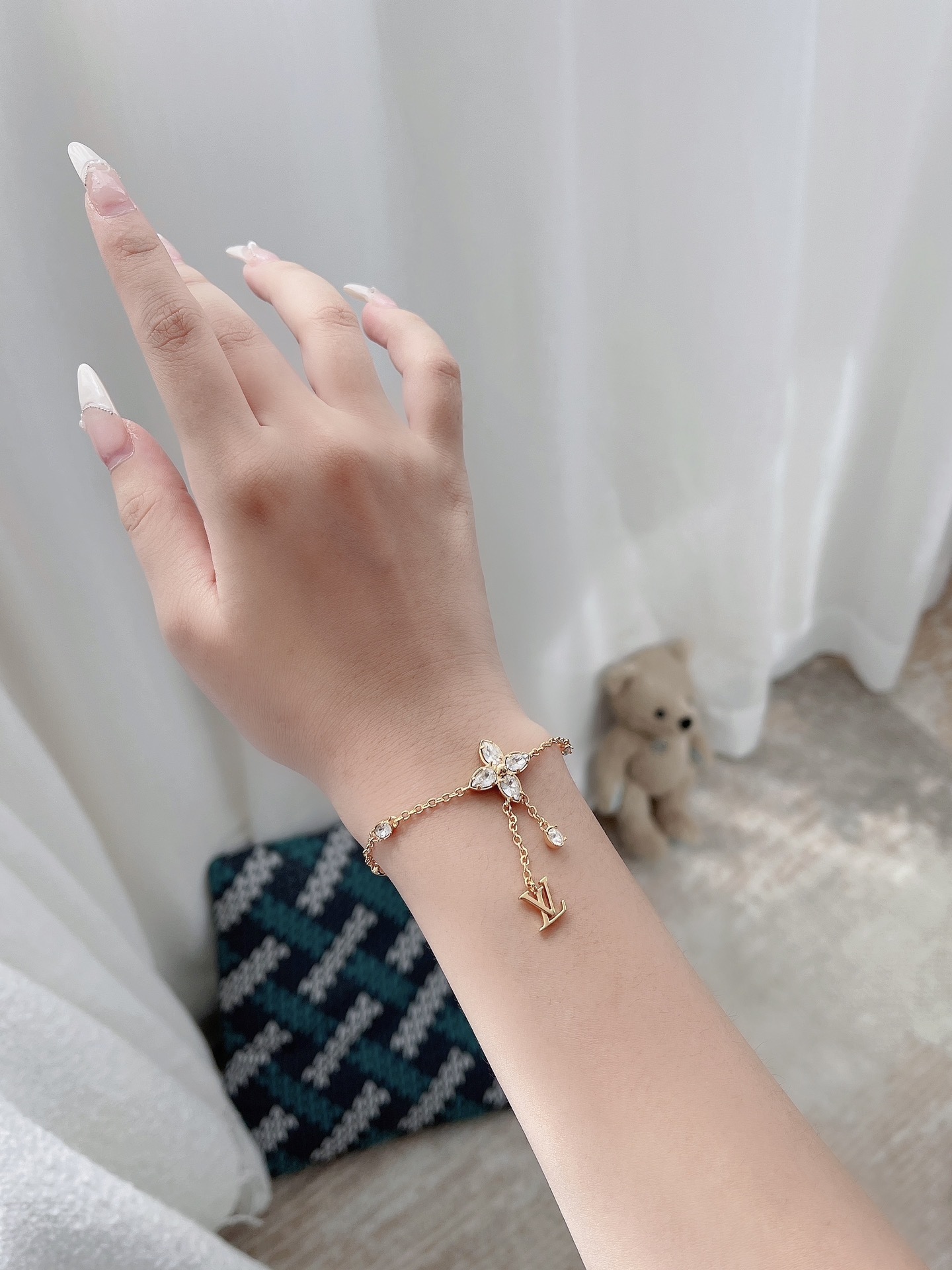 Luxury Flower Charm Bracelet – Premium Quality