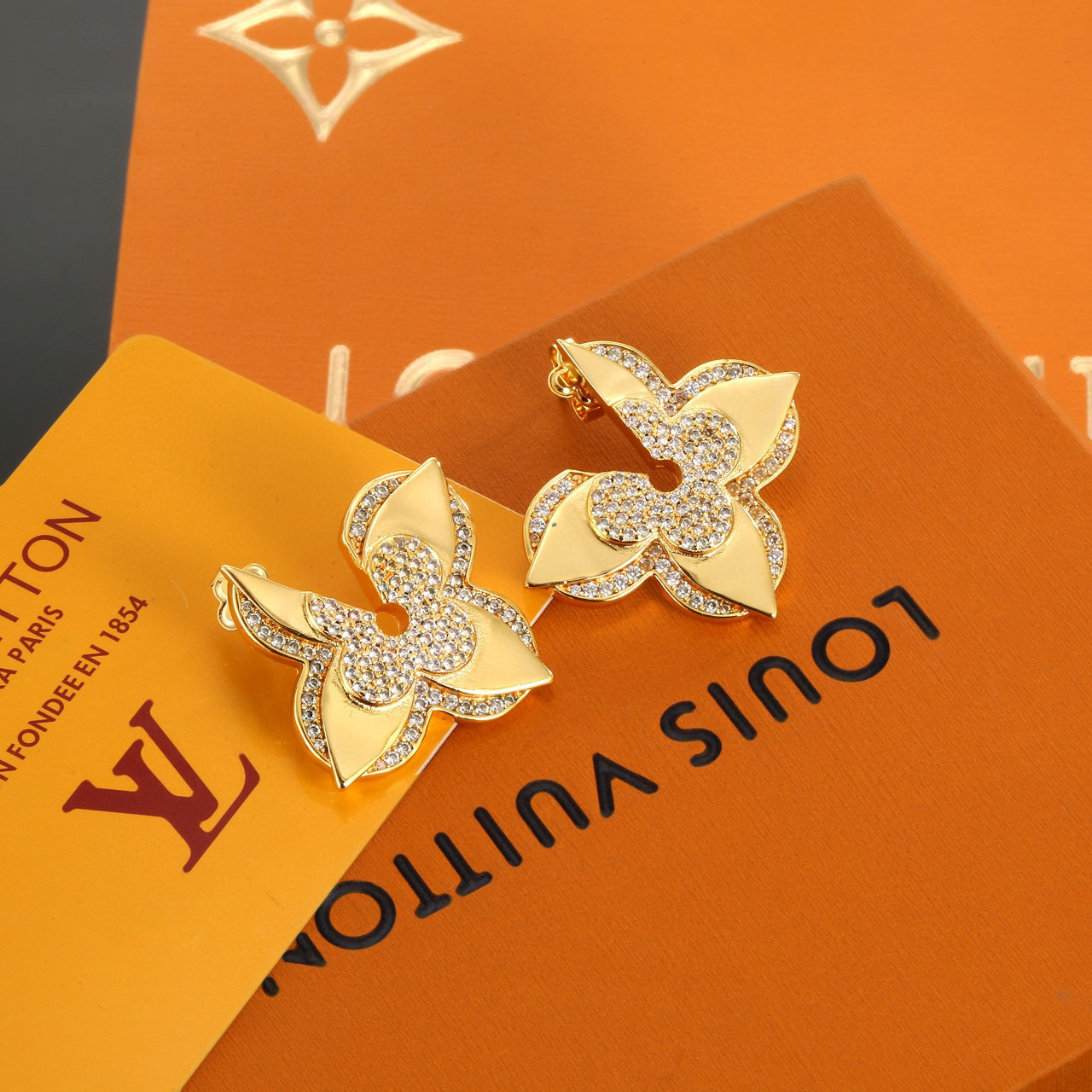 designer Louis Vuitton Gold Flower Stud Earrings – Louis Vuitton Gold
