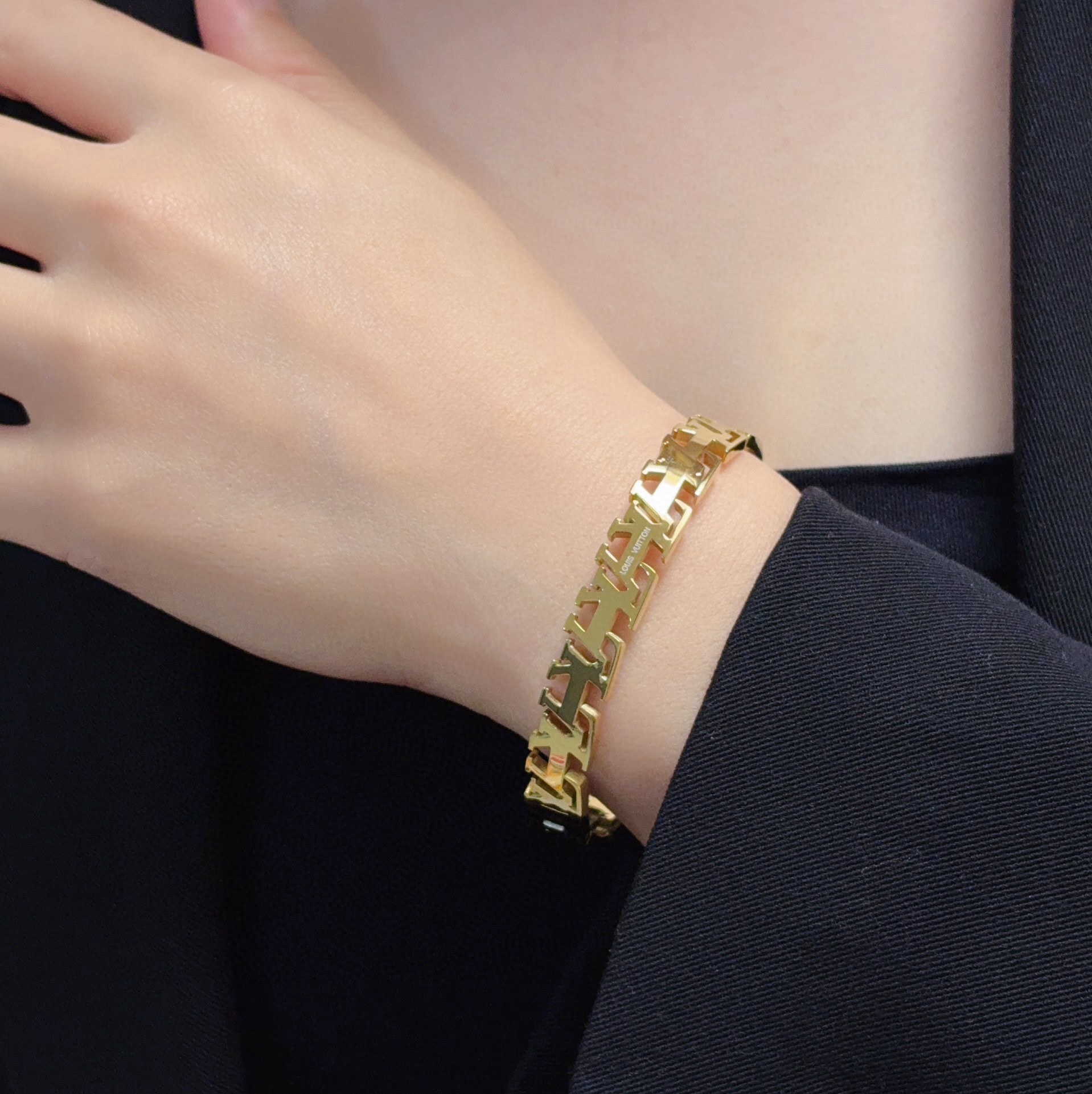 Golden Link Bracelet – Premium Quality