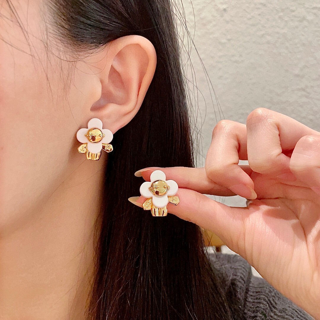 Louis Vuitton White Flower Stud Earrings – Gold Tone