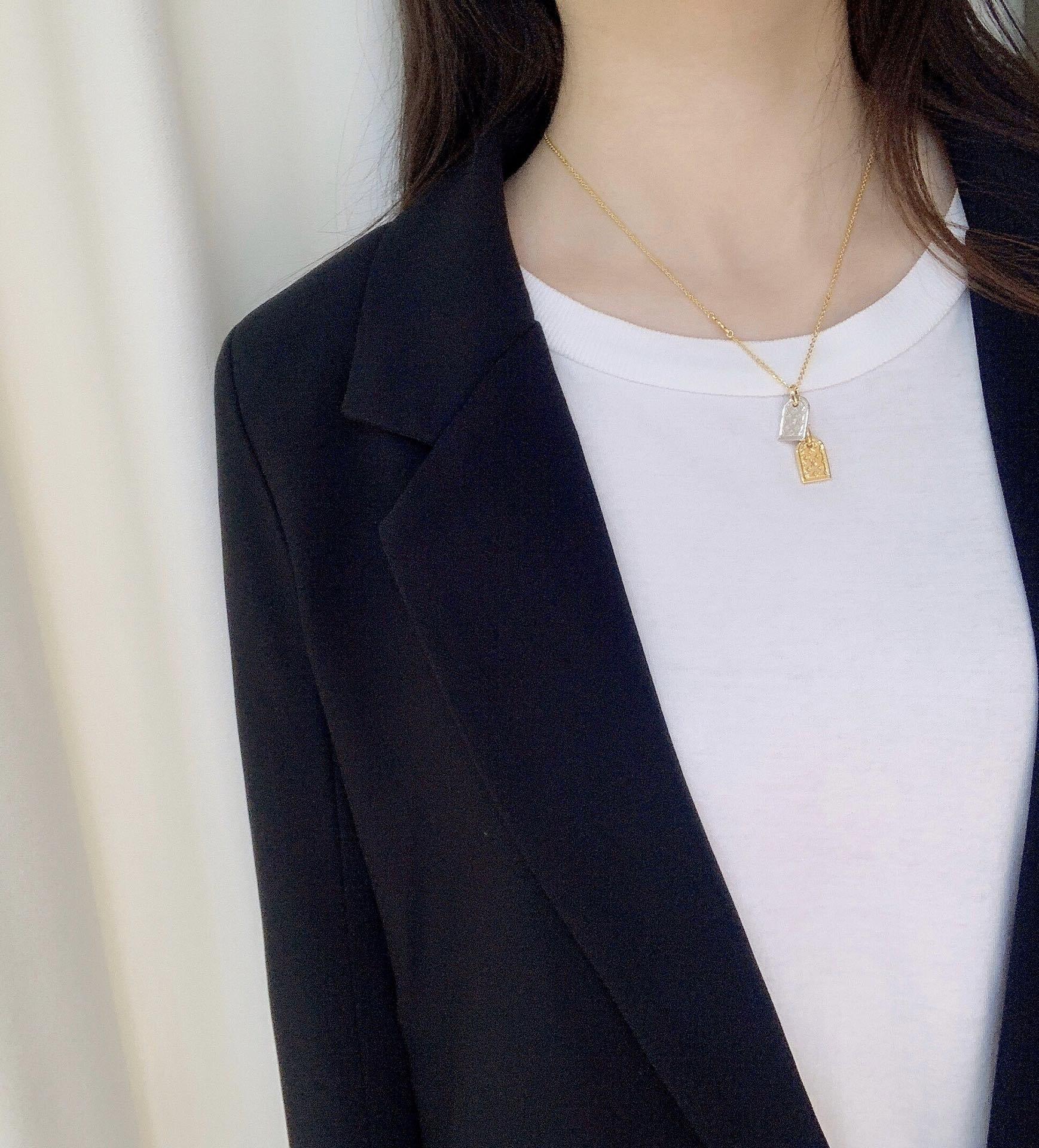 Louis Vuitton Charm Pendant – Louis Vuitton Gold Charm Square Pendant