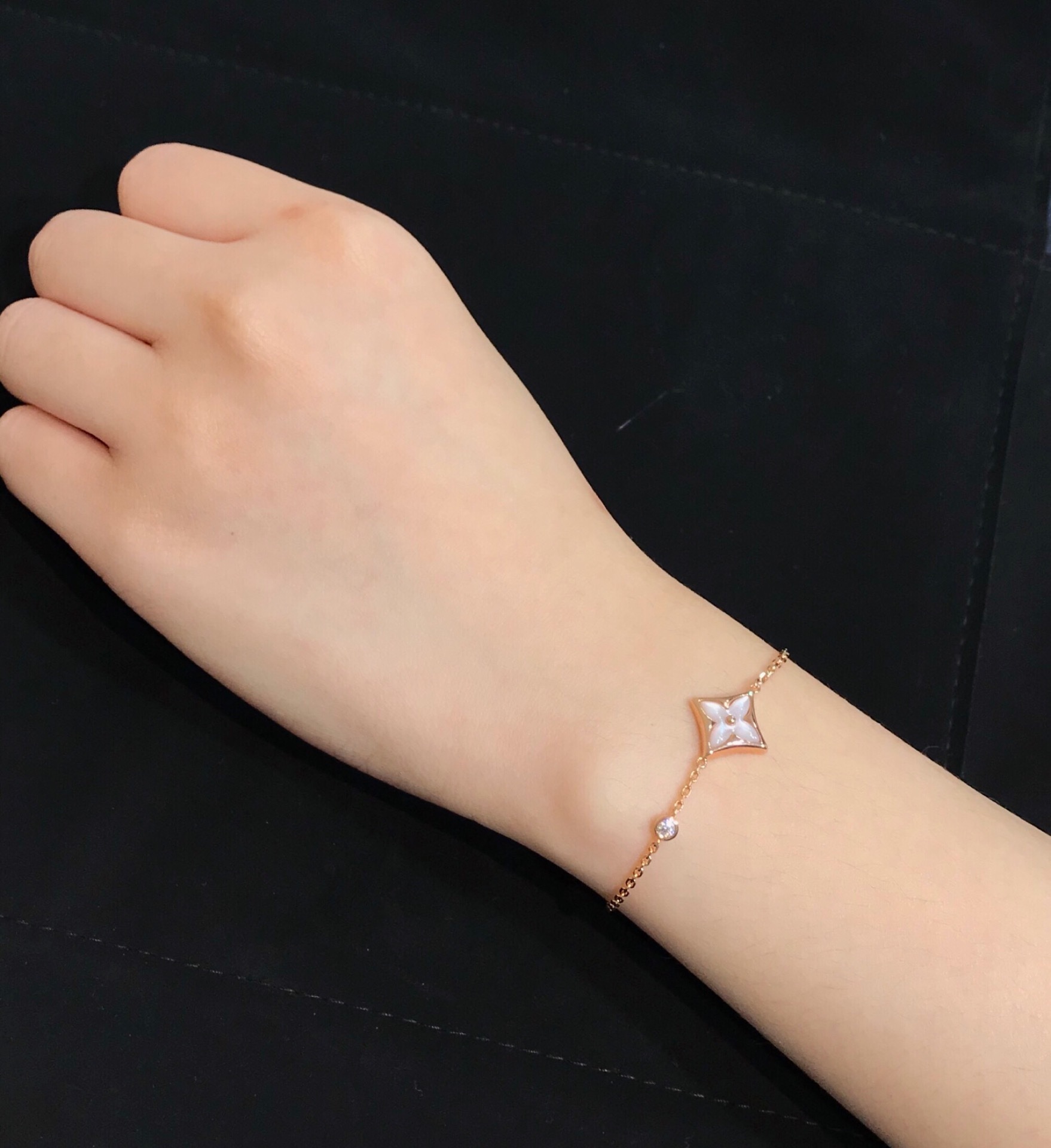 Premium Flower Bracelet – Rose Gold Elegance
