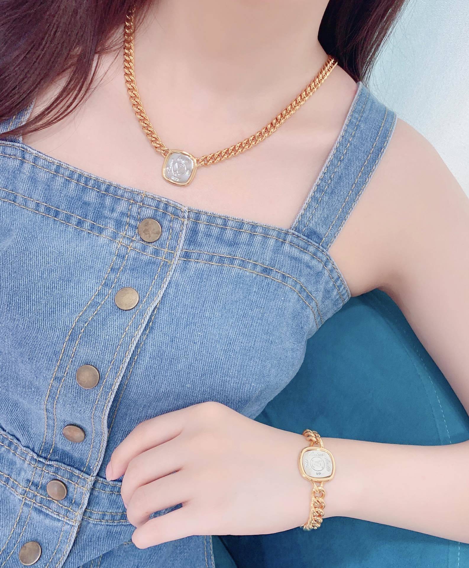 LV Gold Chain Medallion Set – Louis Vuitton Gold Chain Square