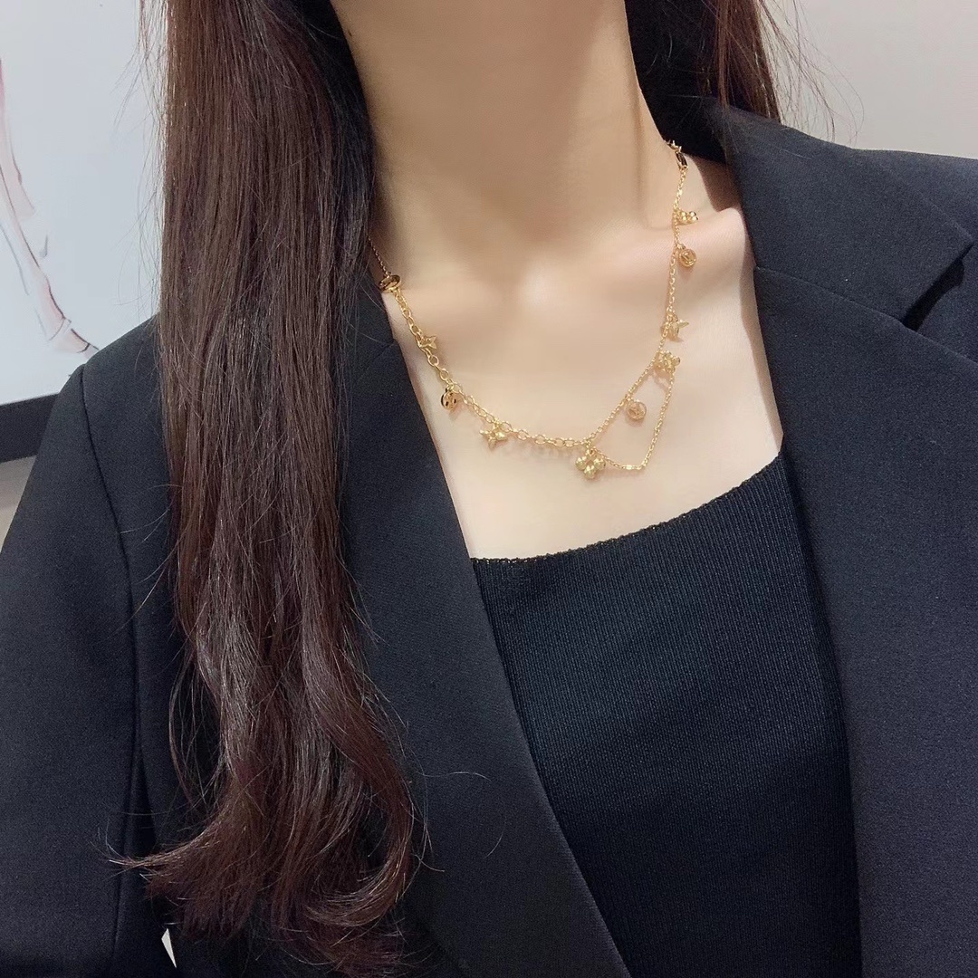 dazzling Louis Vuitton Gold Star Necklace – Louis Vuitton Dazzling
