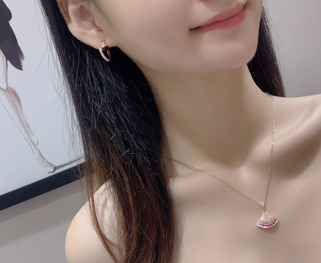 Cartier Rose Gold Ruby Fan Necklace – Delicate Design