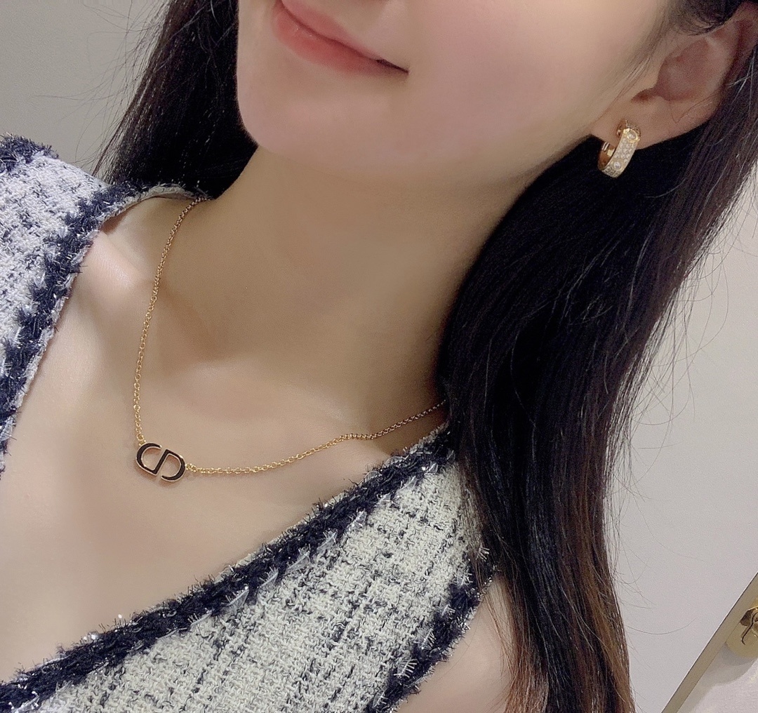 Dior Petit CD Gold Necklace – Iconic & Elegant