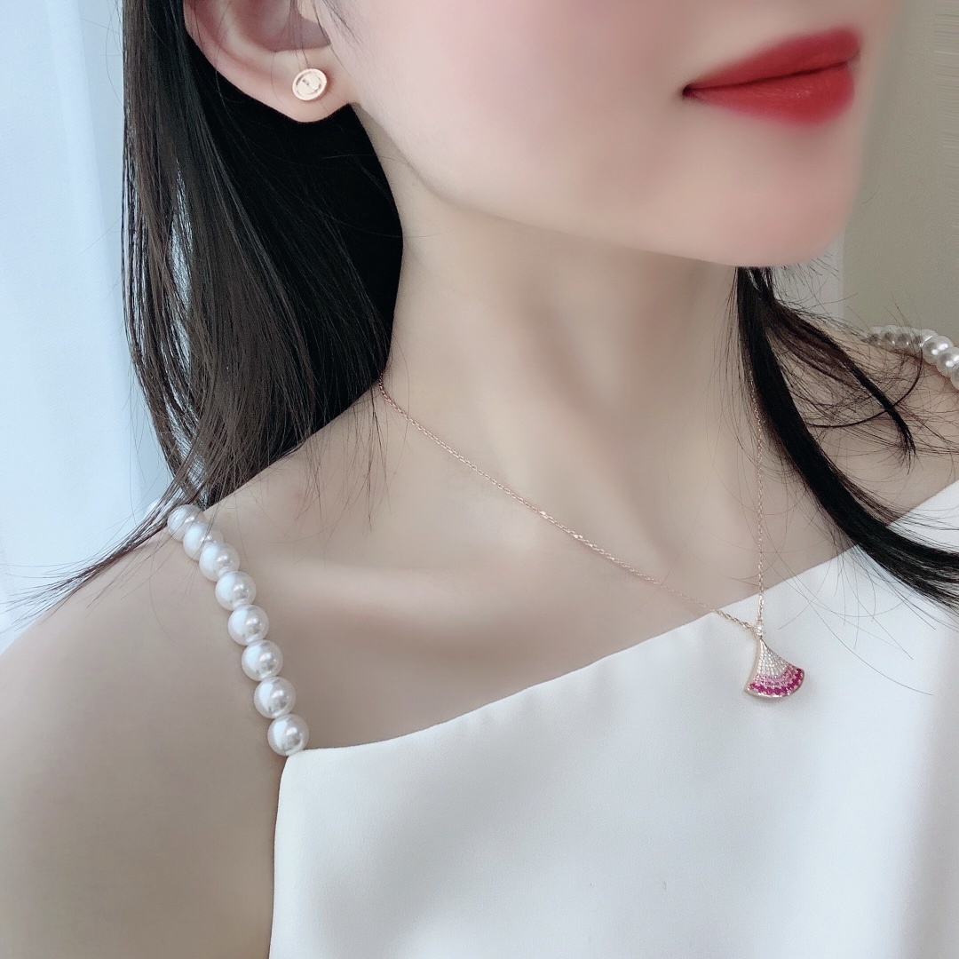 Cartier Rose Gold Diamond Fan Necklace – Delicate Design