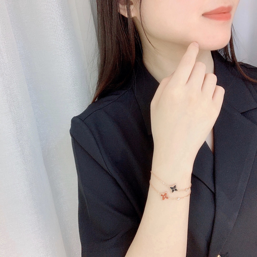 Premium Clover Bracelet – Rose Gold Elegance