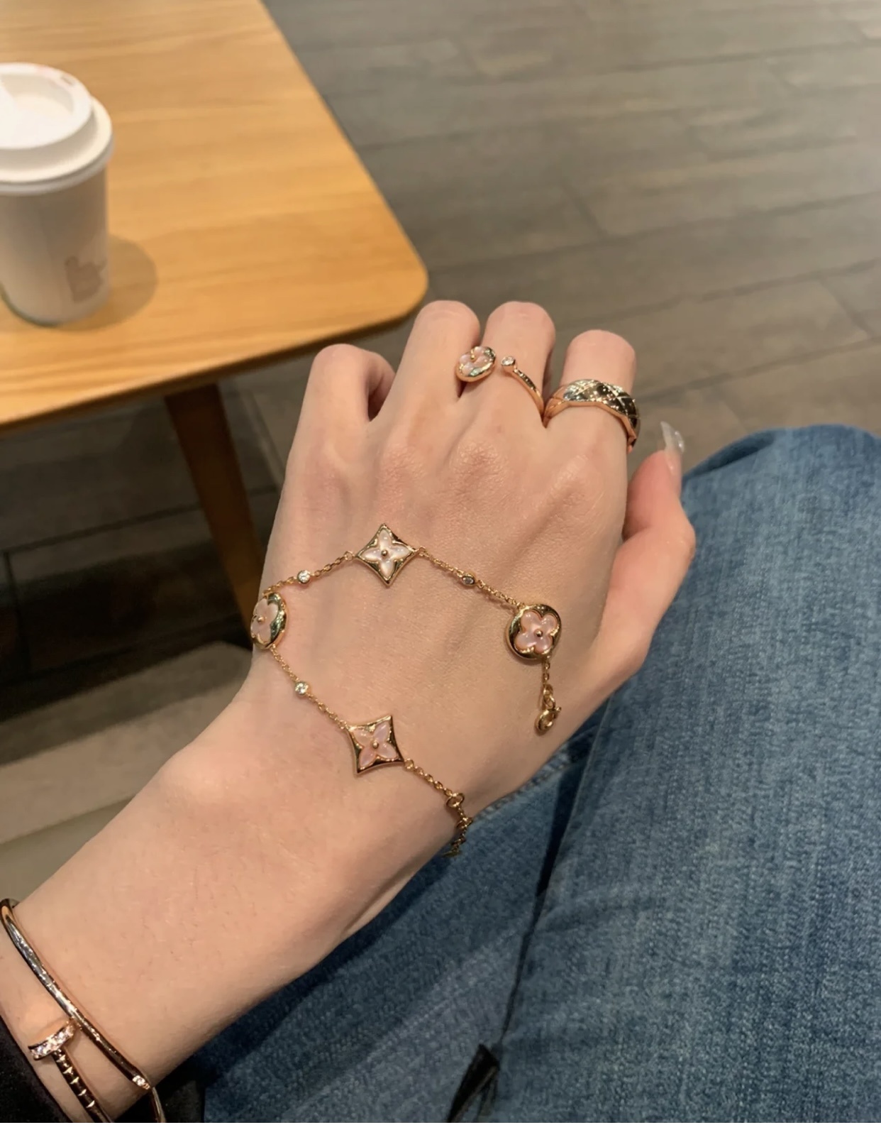 Premium Clover Bracelet – Elegant & Timeless Design