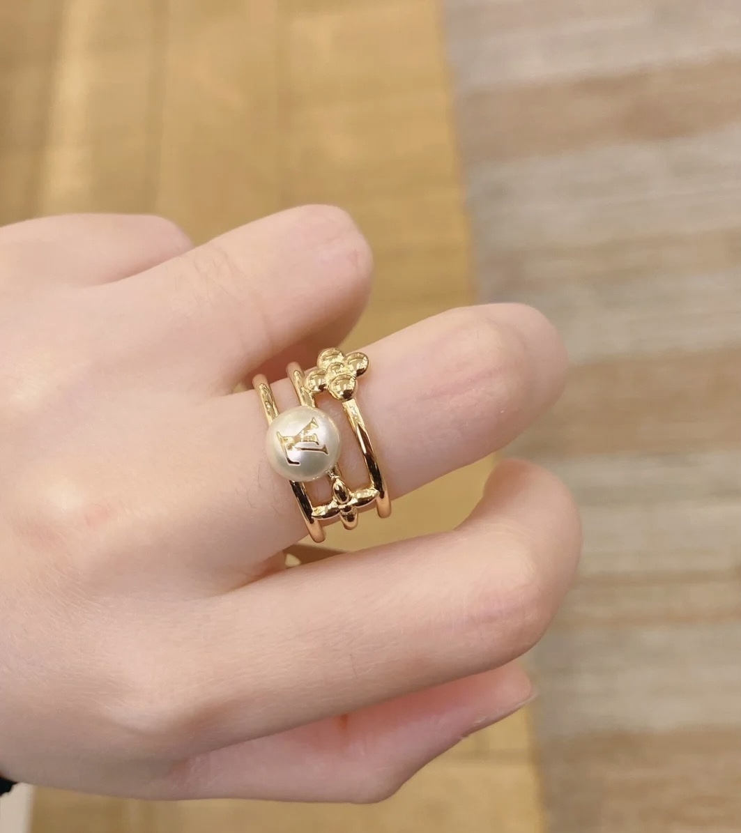 Louis Vuitton Pearl Flower Ring – Louis Vuitton Gold Pearl Flower Ring