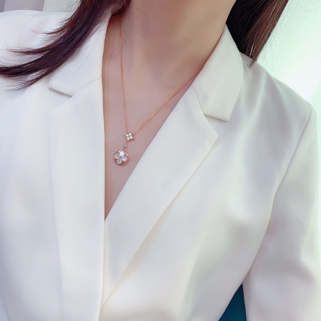 Louis Vuitton Rose Gold Clover Pendant – Elegant Charm
