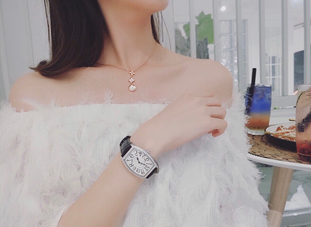 Louis Vuitton Rose Gold Pendant Necklace - Quatrefoil Design