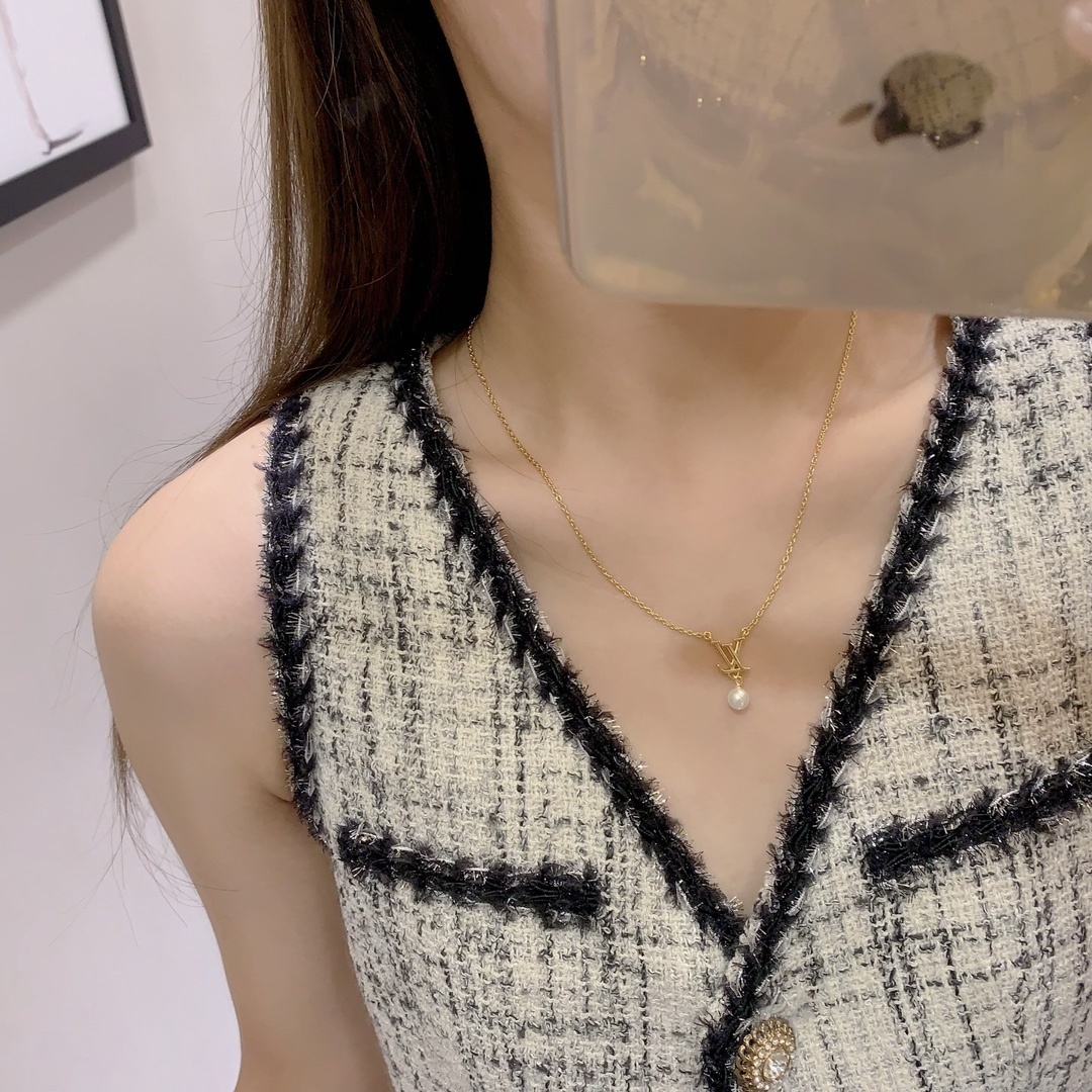 iconic Louis Vuitton Gold Louisa Pearl Necklace – Louis Vuitton Gold