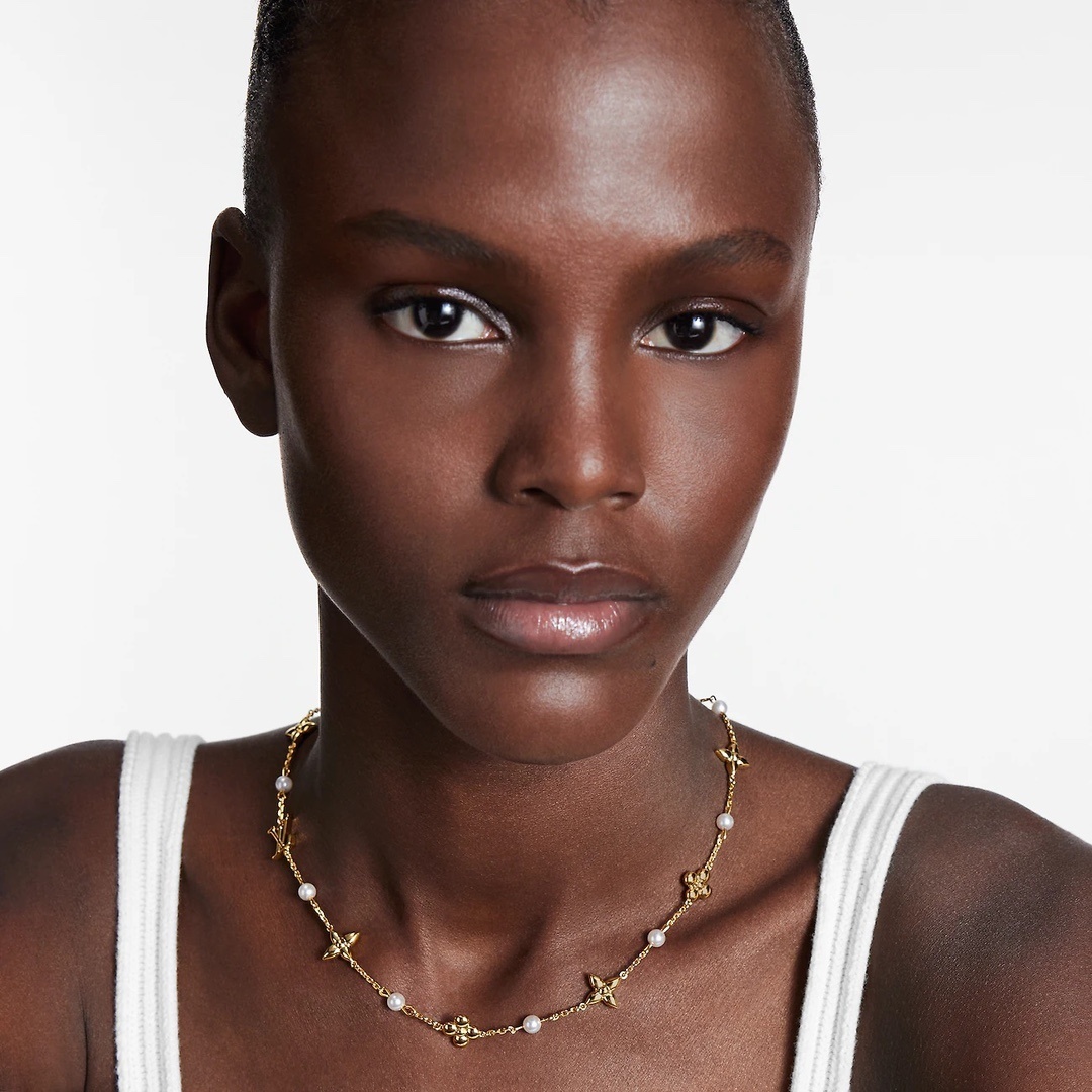 Louis Vuitton Gold Pearl Charm Necklace – Delicate Design