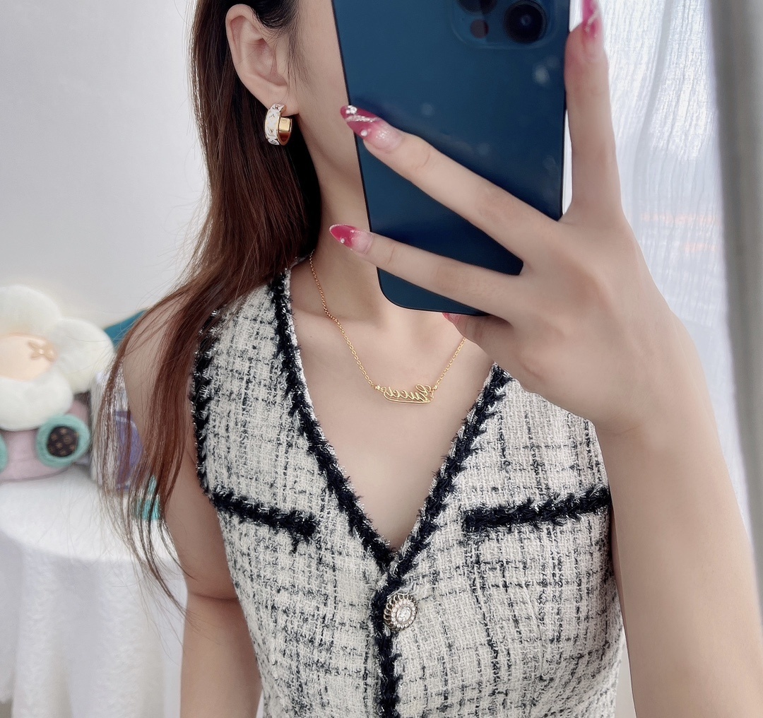 David Yurman Gold Cable Spira Necklace – Delicate Design