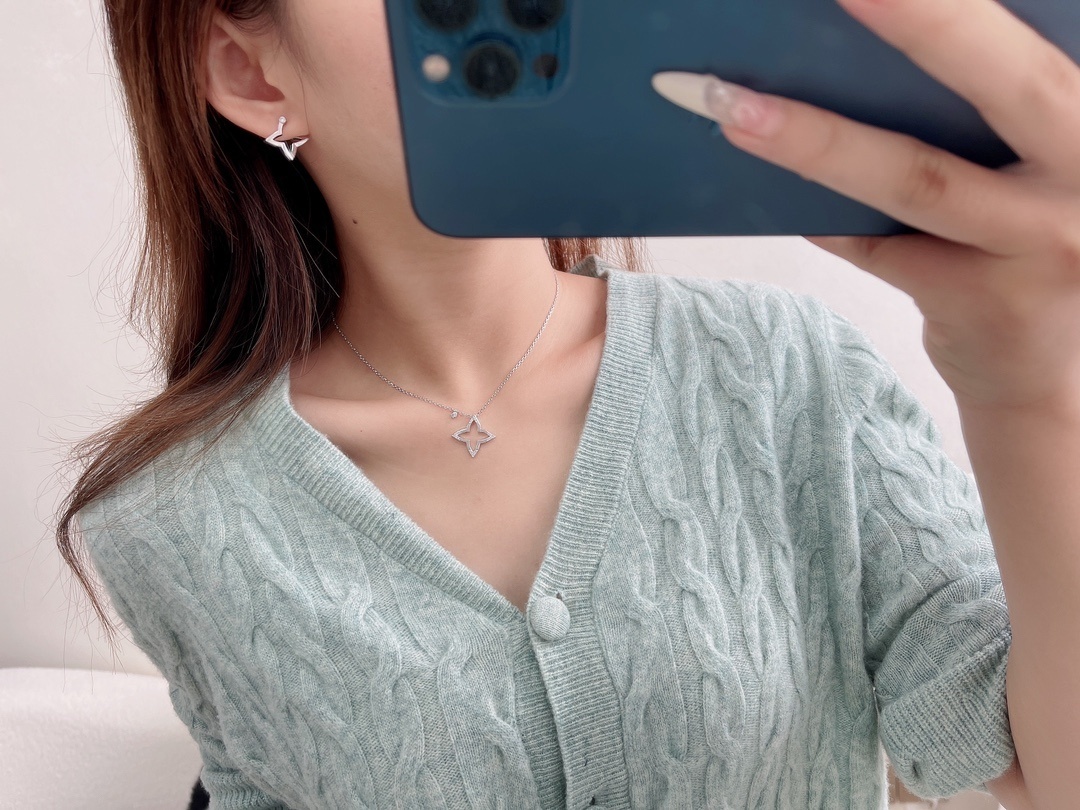 Louis Vuitton Silver Flower Set – Louis Vuitton Silver Flower Necklace