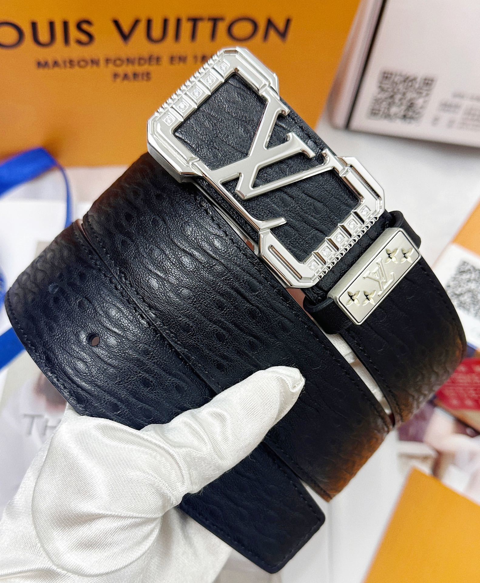 Luxury Louis Vuitton Men's Leather Belt with Crystal LV Buckle