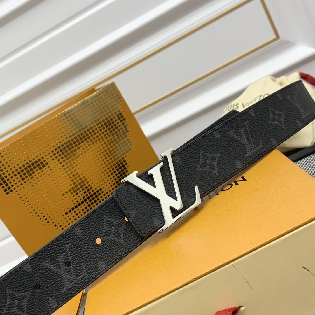 Louis Vuitton LV Initial 40mm Black Epi Leather Belt