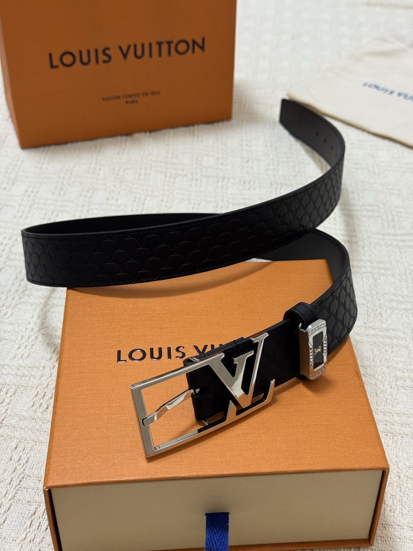 Louis Vuitton Men's Black Leather Belt - Silver LV Frame Buckle