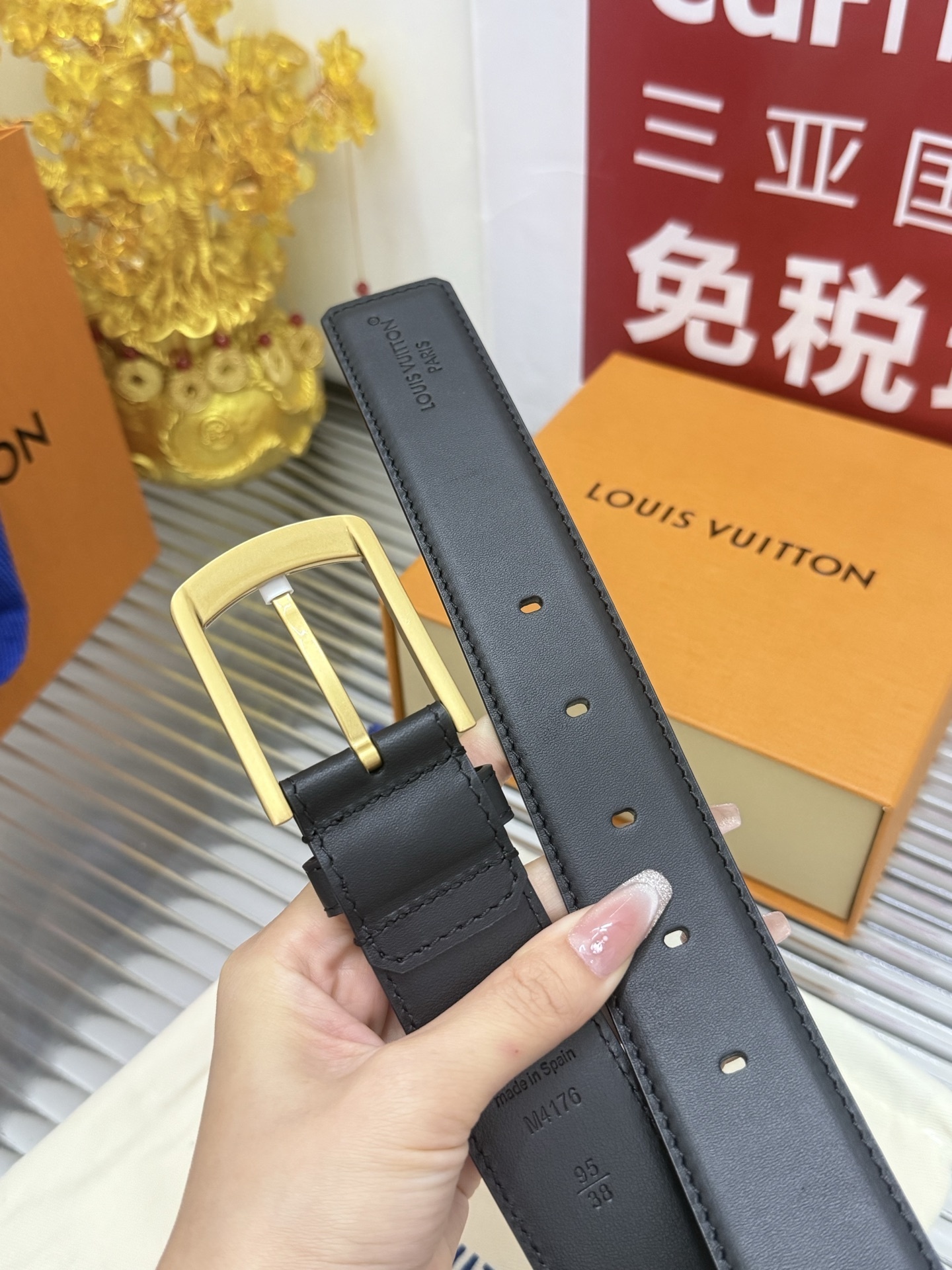 Louis Vuitton Pont Neuf 35mm Belt - Black Leather Gold Buckle
