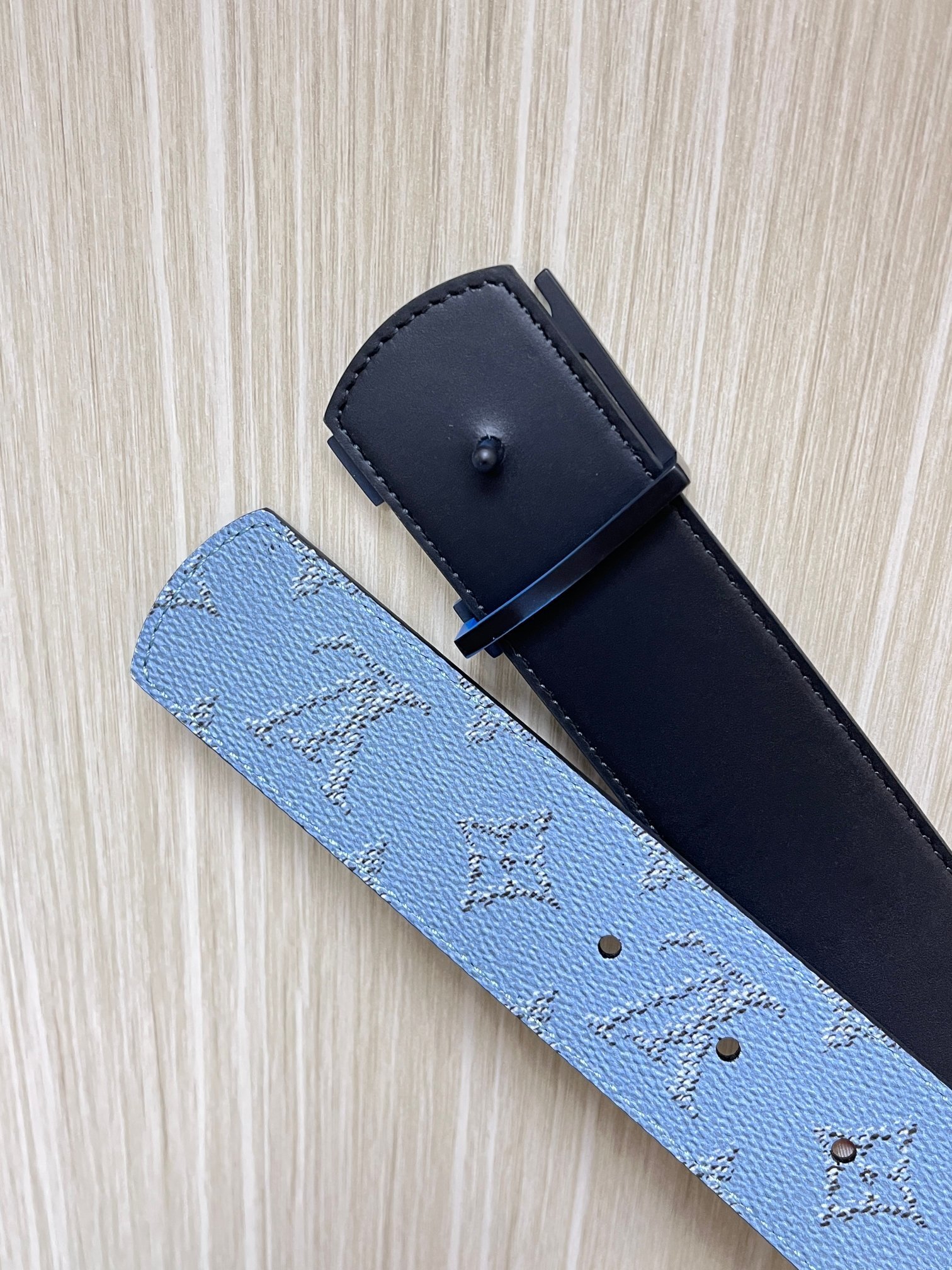 Louis Vuitton LV Initiales 40mm Blue Monogram Belt Gradient Buckle