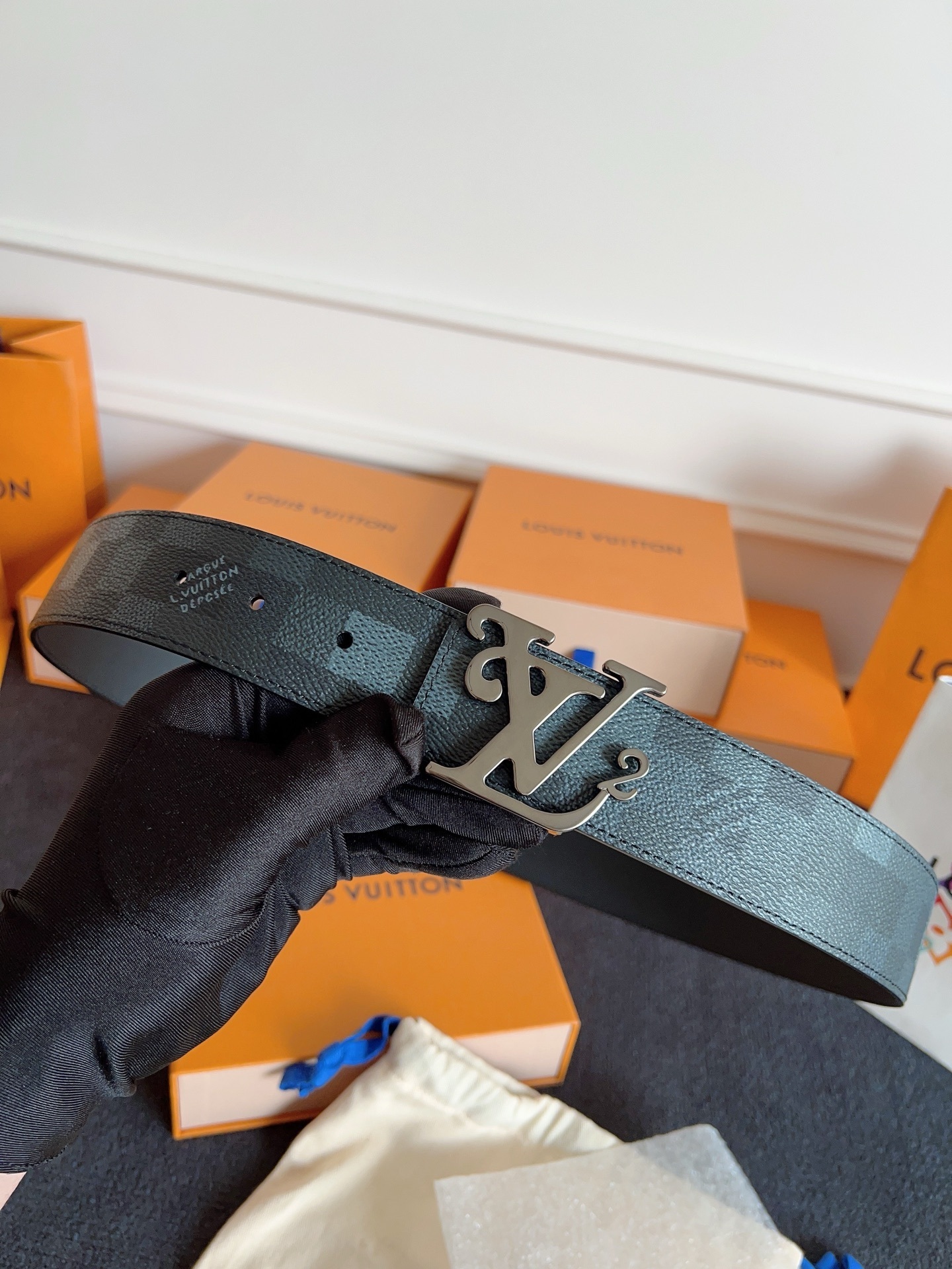 Louis Vuitton Men's LV Initiales 40mm Taurillon Leather Belt M8958