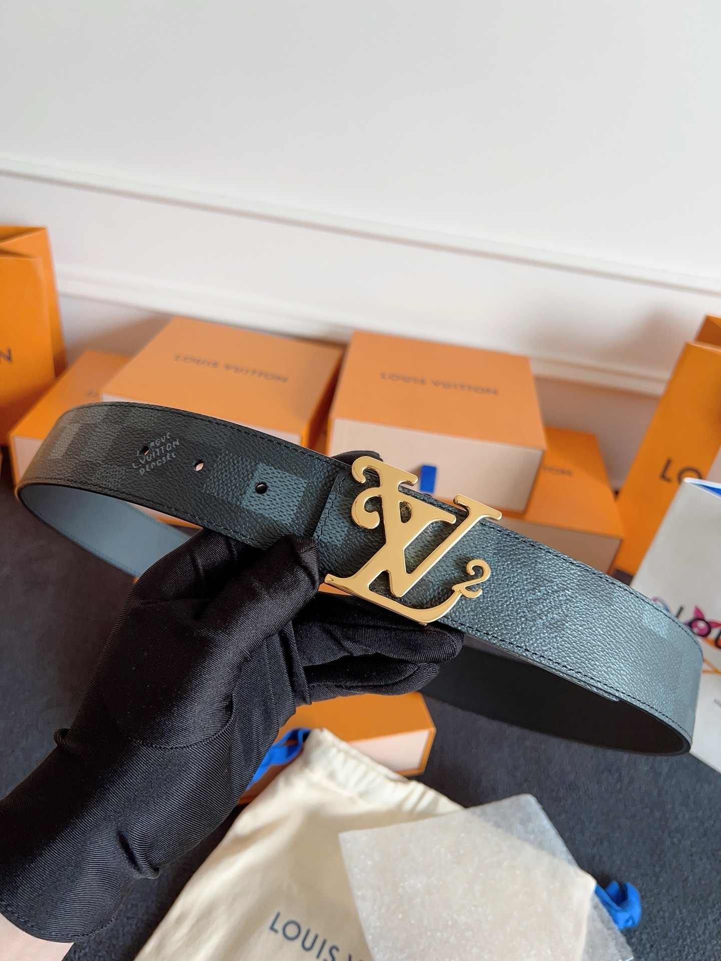 Louis Vuitton LV Initiales 40mm Grained Leather Belt M8058