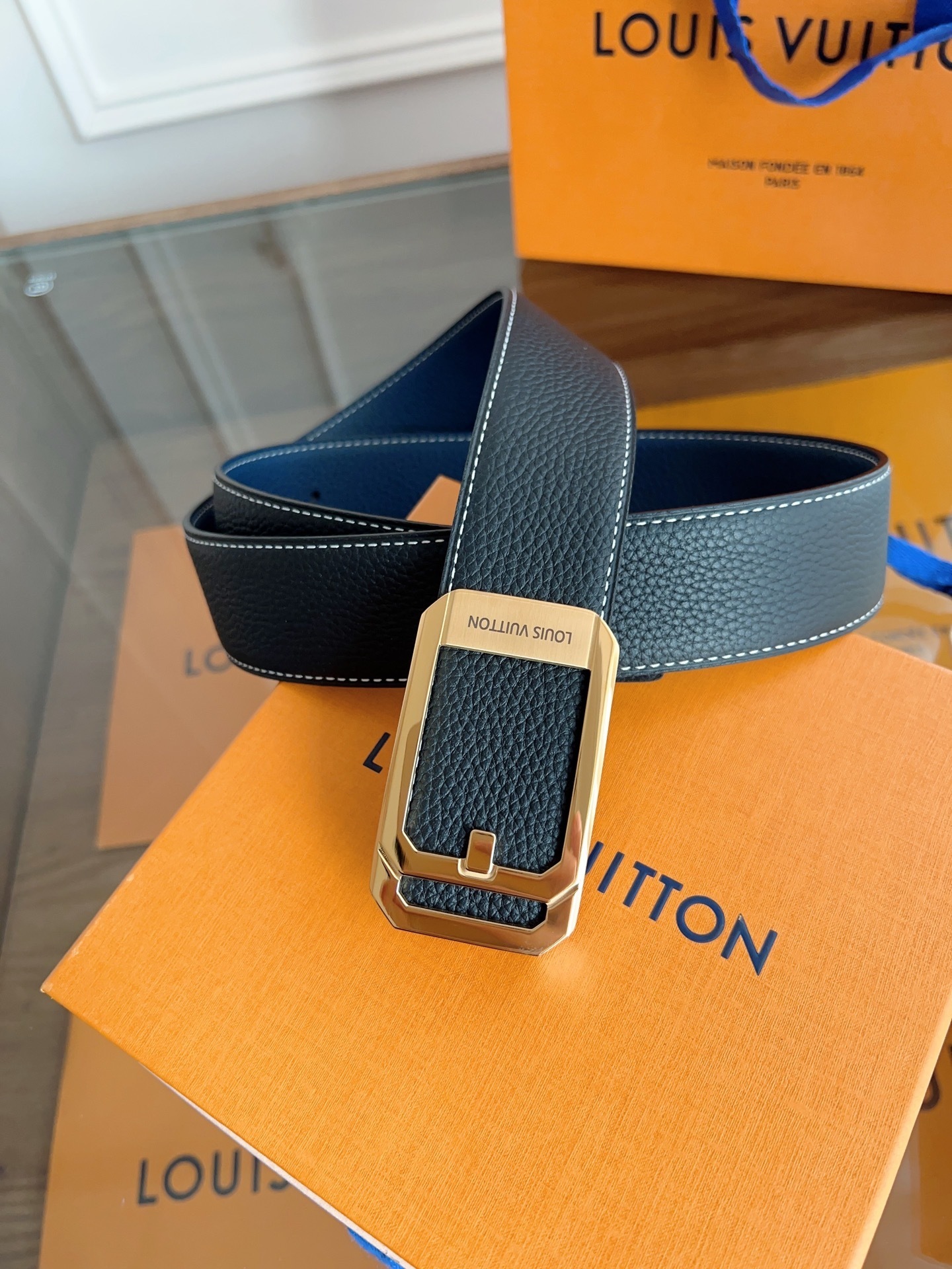 Louis Vuitton Luxury Black Leather Belt with Gold Hexagon Buckle
