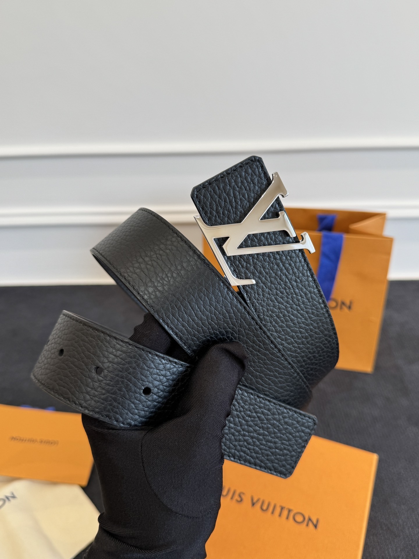 Louis Vuitton LV Tilt 40mm Reversible Leather Belt M0026Q