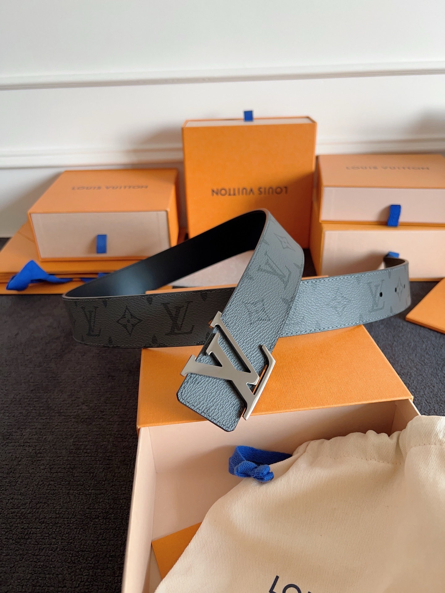 Louis Vuitton M0285 Men's Leather Belt - Size 95/38 - Authentic