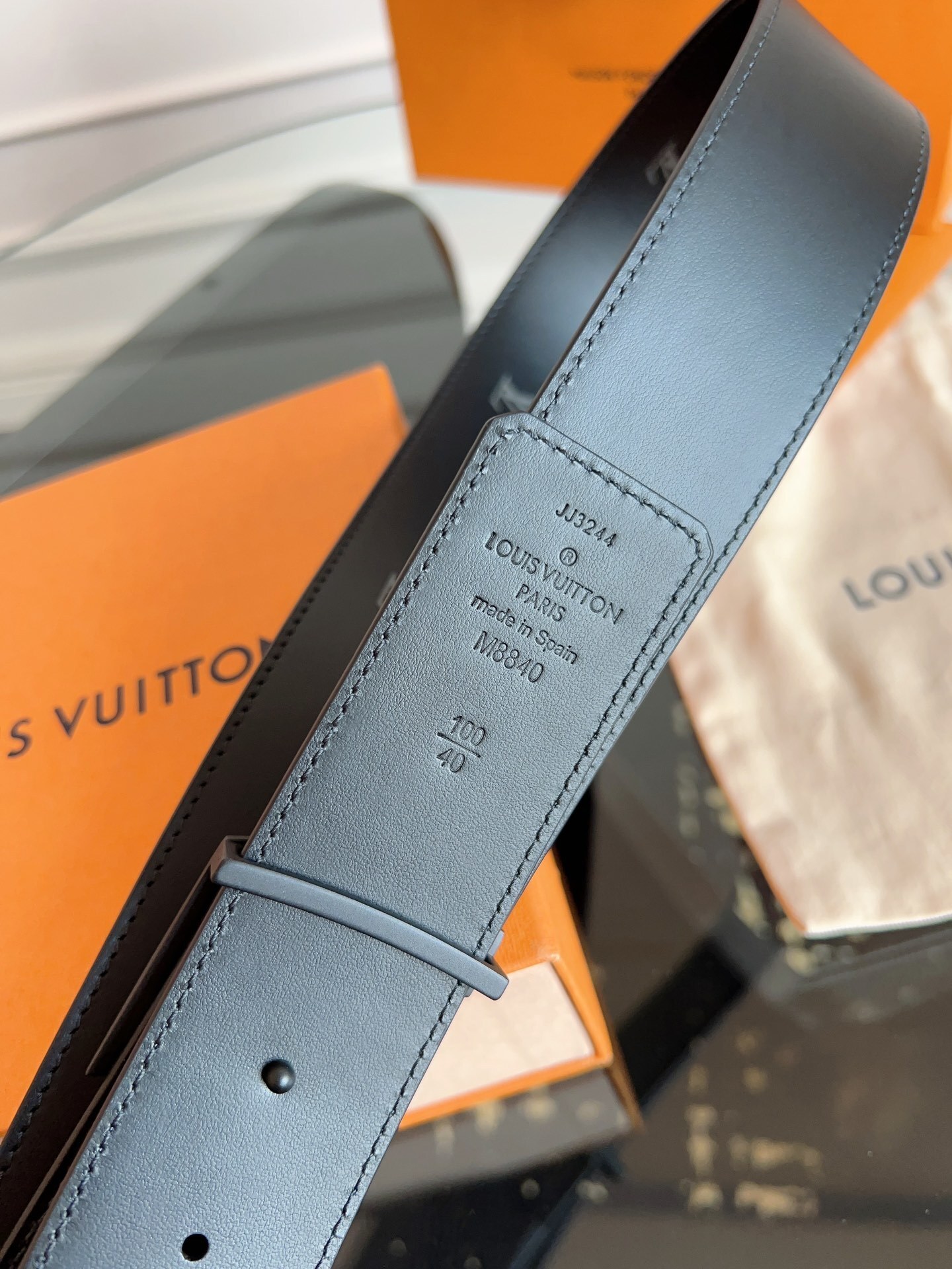 Louis Vuitton LV Initial 40mm Matte Black Leather Belt M8840