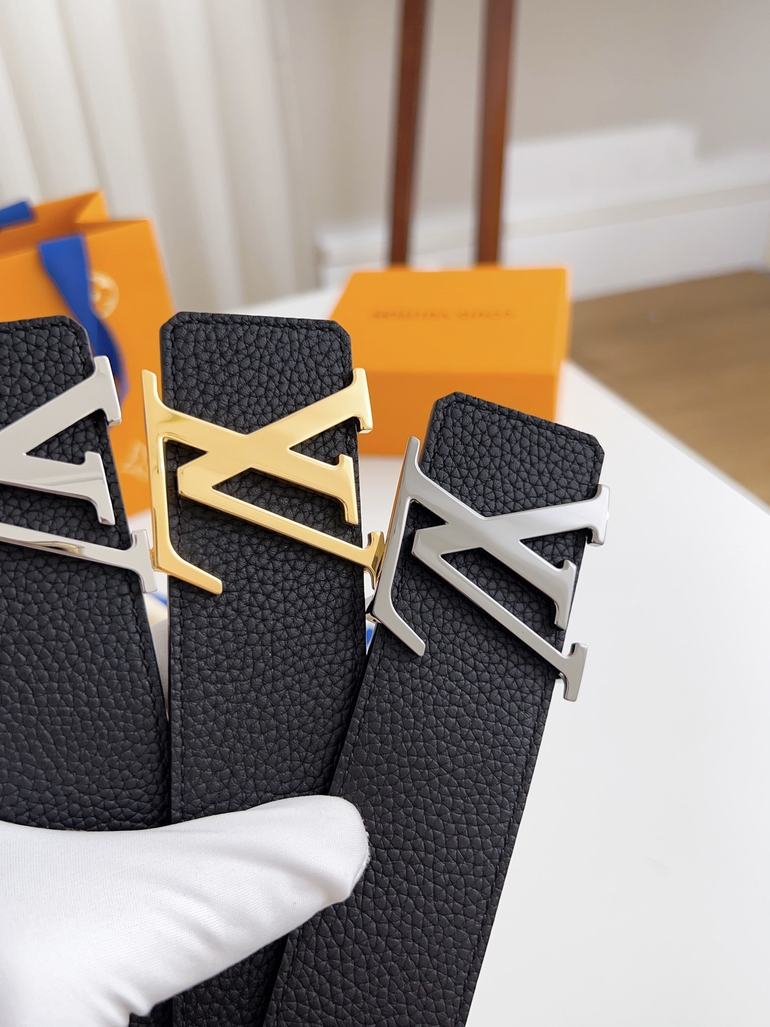 Luxury Pebbled Leather Belt with Iconic Initial Buckle for Men