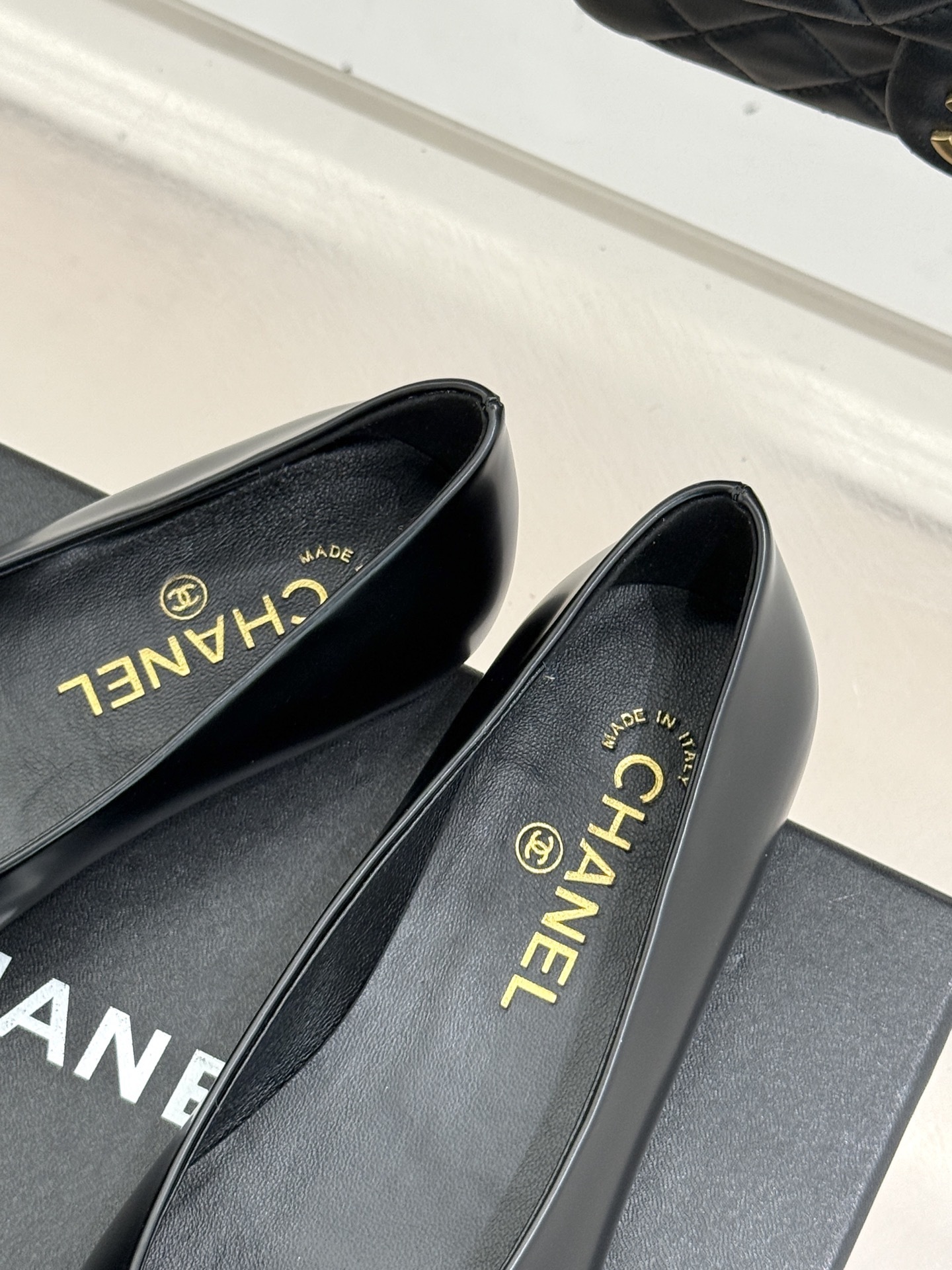 Chanel Camellia Lambskin Ballet Flats – Elegant Black Designer Shoes