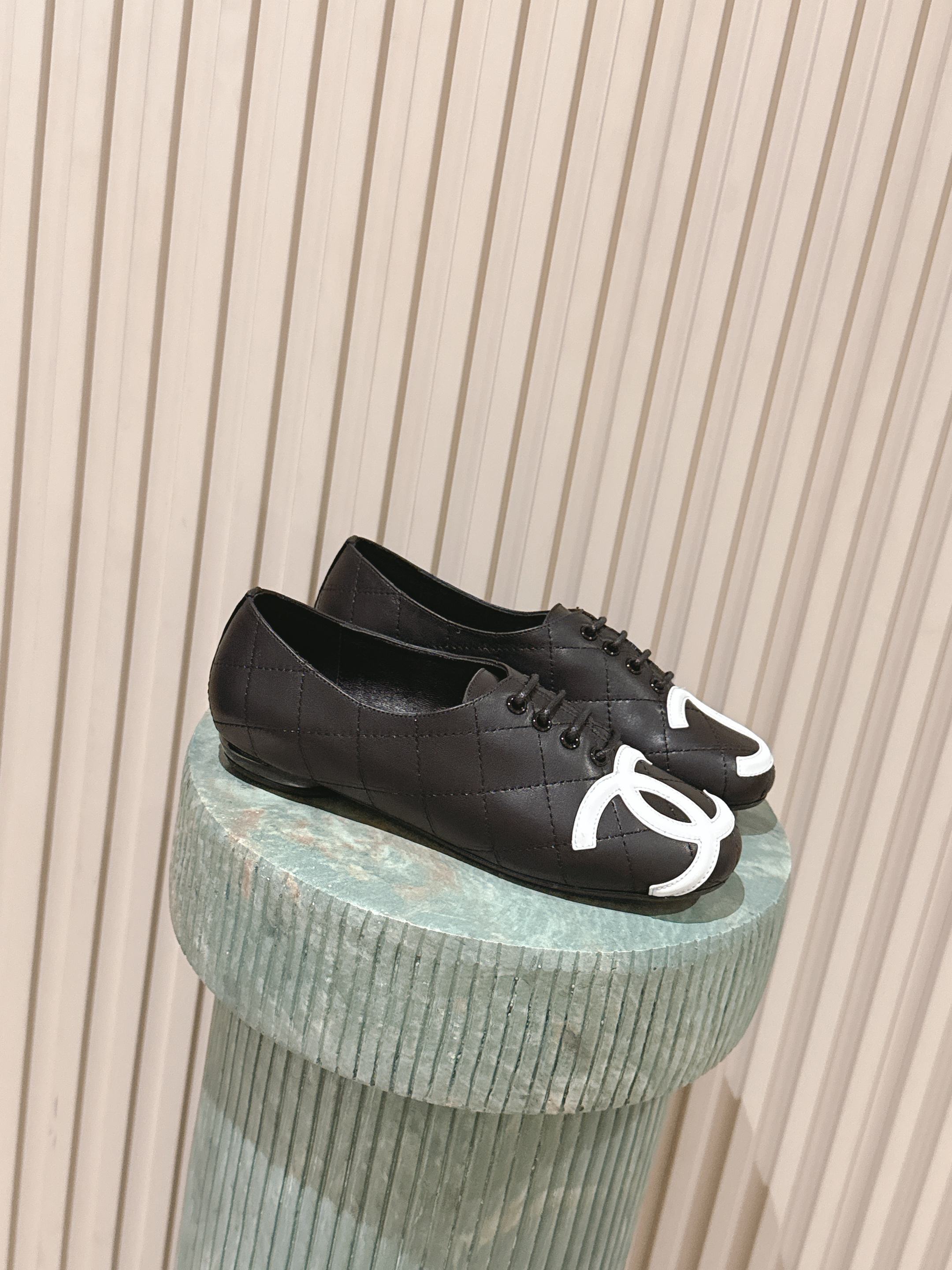 Chanel Black Quilted Leather Oxfords - White CC Logo