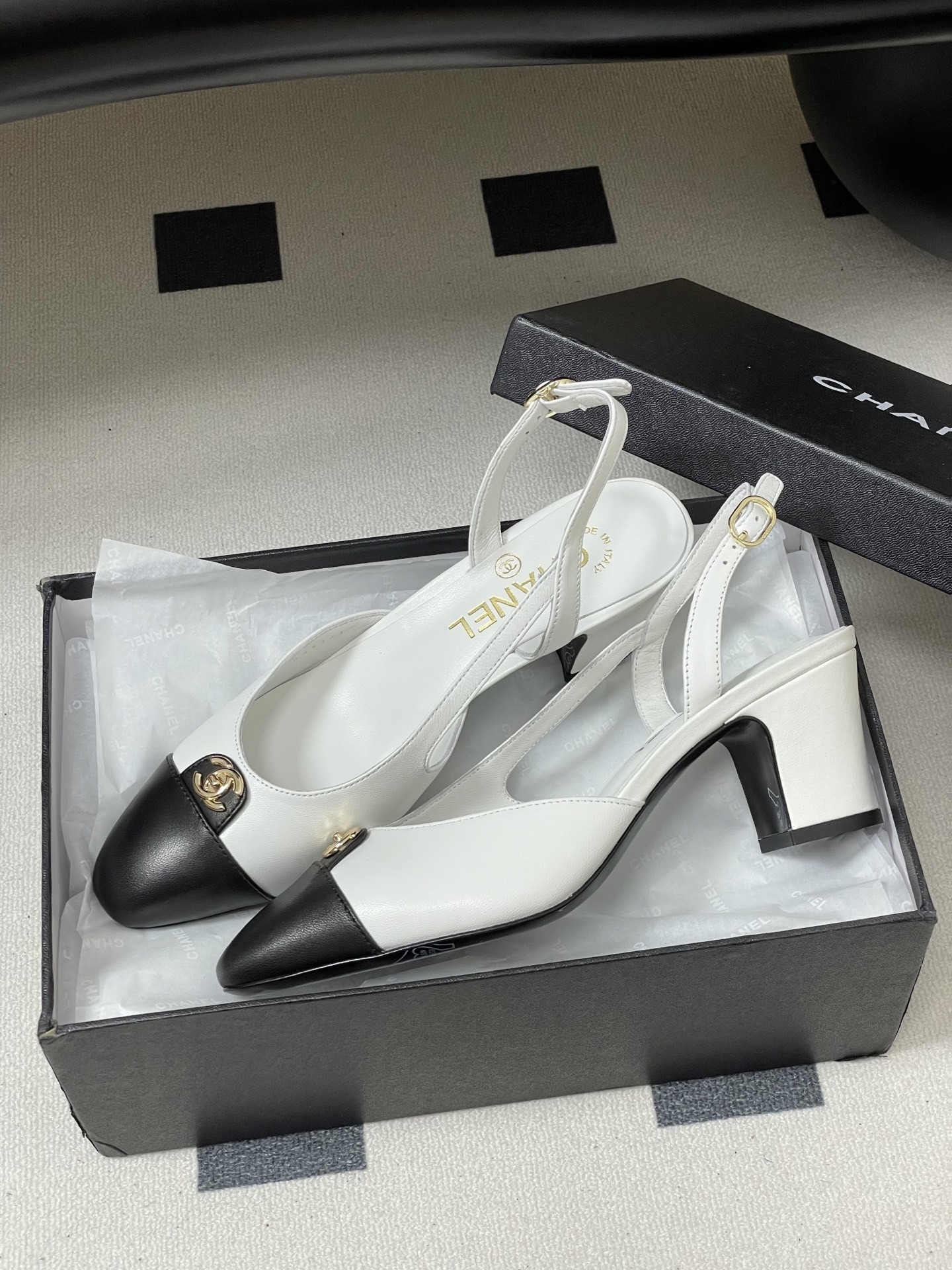 Chanel Classic Two-Tone Leather Slingback Pumps – White & Black